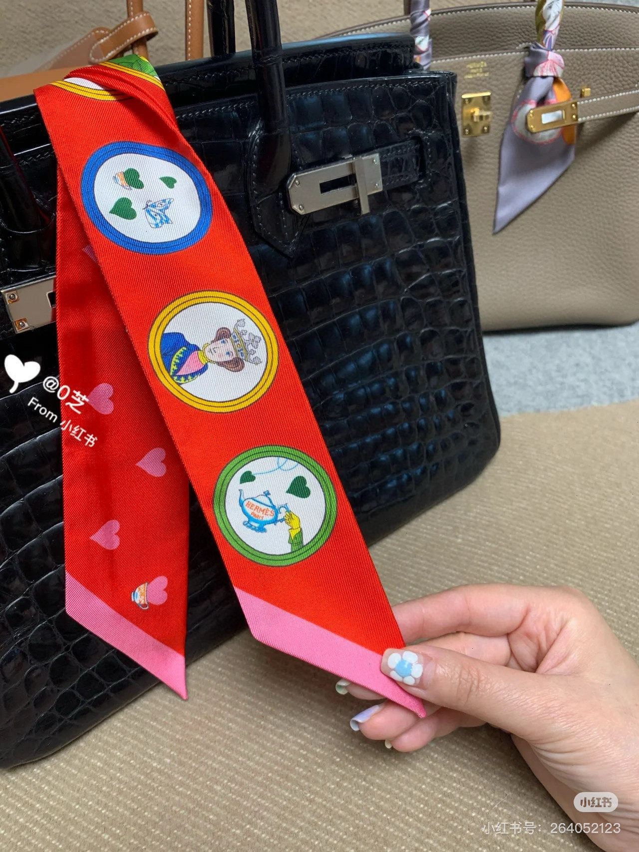 NO:379469,Hermes Limited Tea time Twilly Limited style scarves, streamers, hair tie, hermes, hermes19860909批Hermes 爱马仕 限量午茶时光丝巾 Tea time Twilly 店里一到必收的限量款式丝巾,飘带，发束,hermes,hermes,accessory