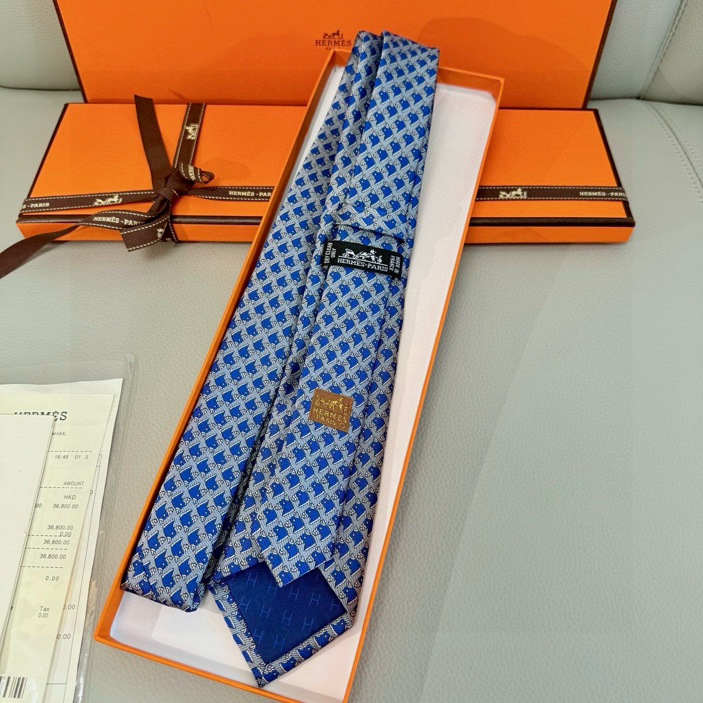 特价，马头男士领带👔👔，稀有爱马仕家每年都有一千条不同印花的领带面世，从最初的多以几何图案表现骑术活动为
