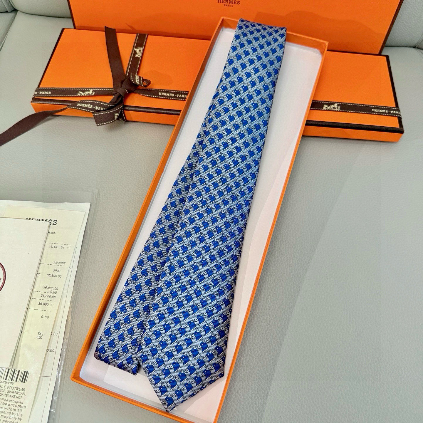 特价，马头男士领带👔👔，稀有爱马仕家每年都有一千条不同印花的领带面世，从最初的多以几何图案表现骑术活动为