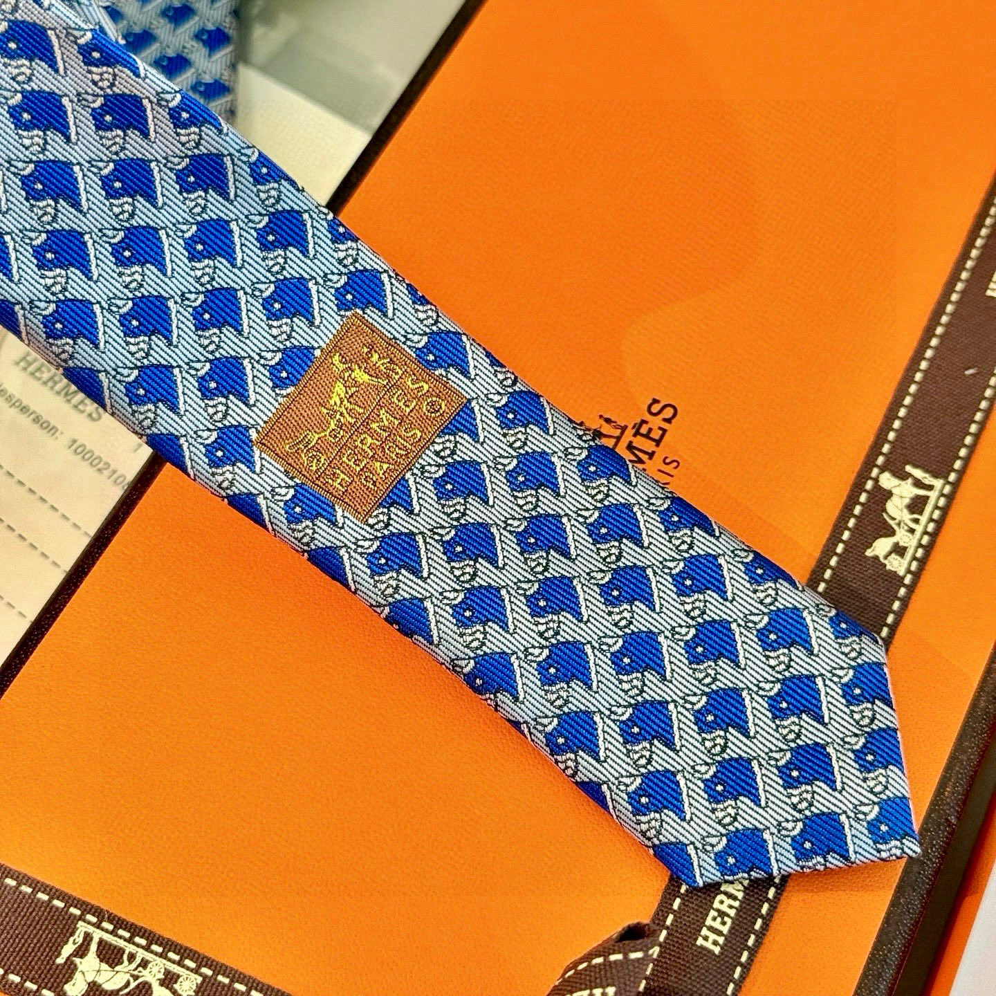 特价，马头男士领带👔👔，稀有爱马仕家每年都有一千条不同印花的领带面世，从最初的多以几何图案表现骑术活动为