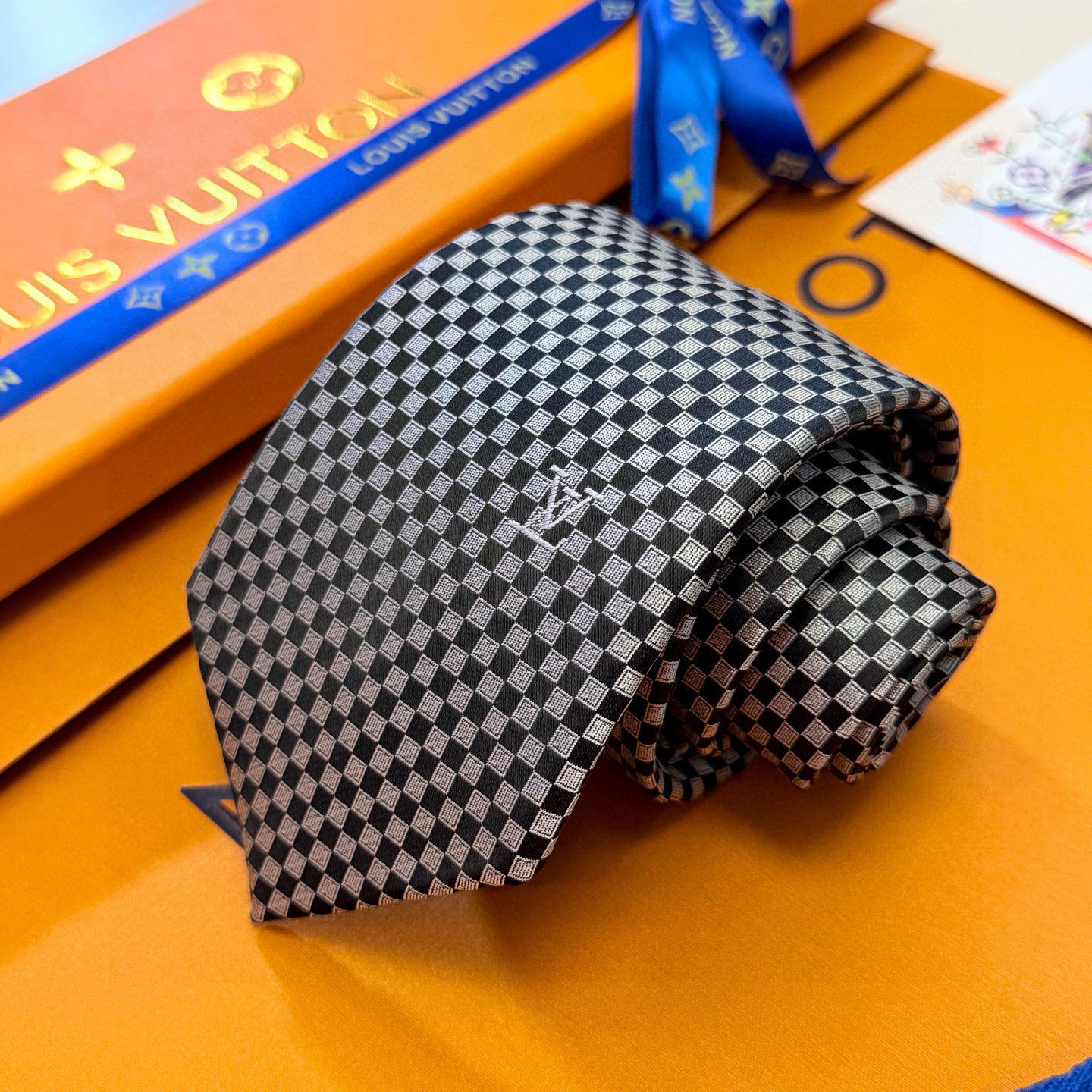特价💰男士领带系列【L明暗格子领带】👔👔，稀有😻😻展现精湛手工与时尚优雅的理想选择，这款领带将标志性的D