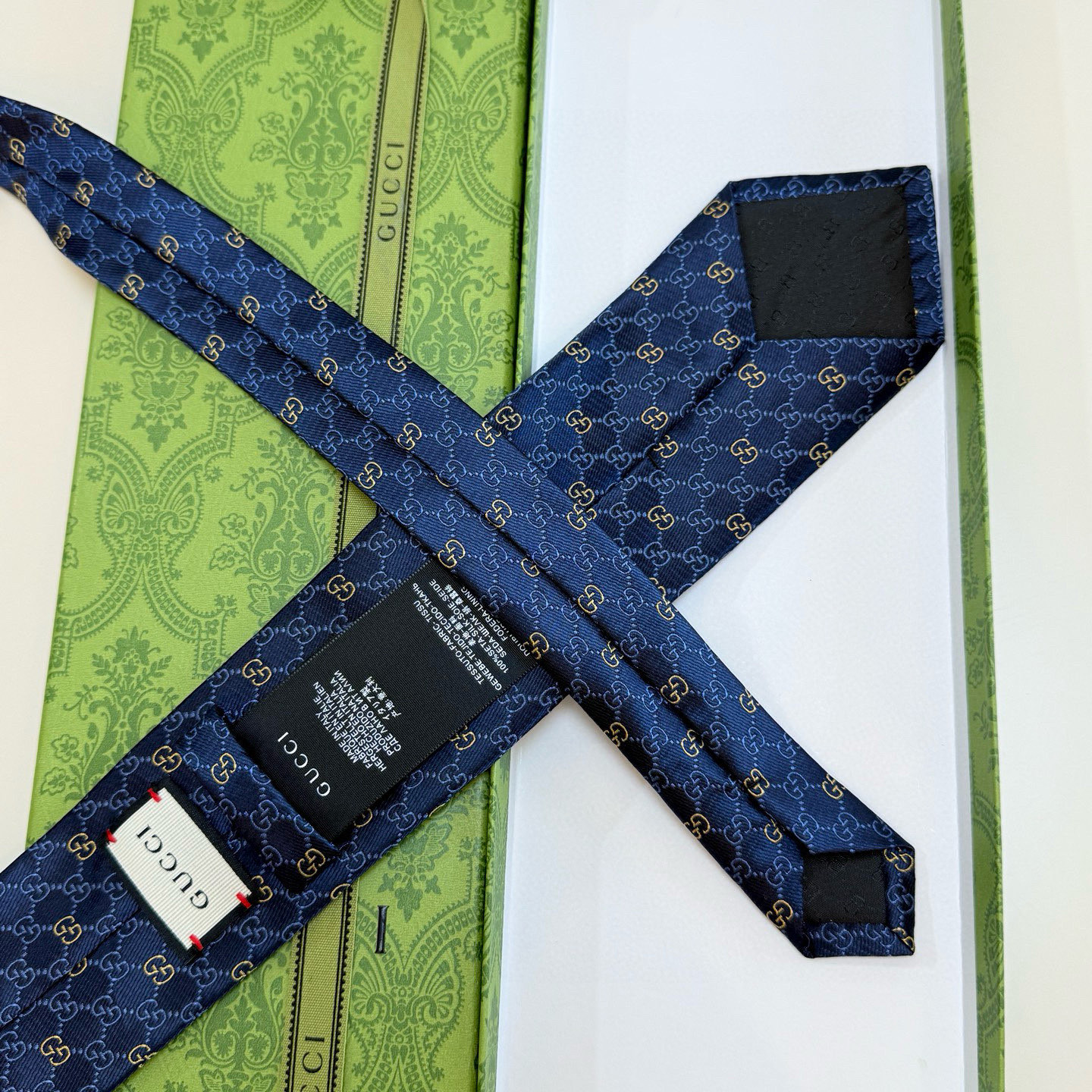 特价古奇官方同步新款，稀有采用经典小G LOGO提花展现精湛手工与时尚优雅的理想选择，这款领带将标志性完