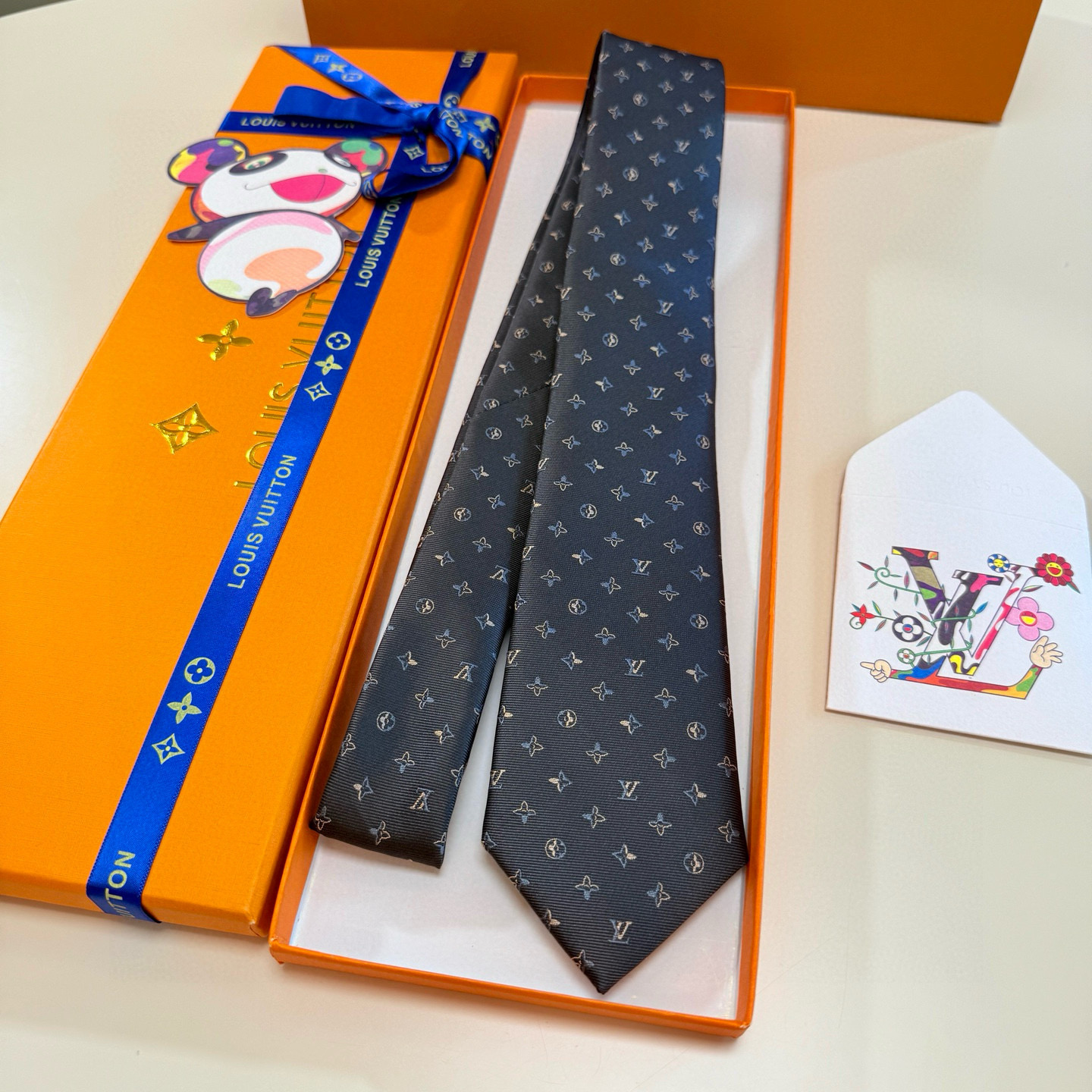 特价💰LV男士领带系列👔👔，稀有😻😻展现精湛手工与时尚优雅的理想选择，此款真丝织就的Diamonds V