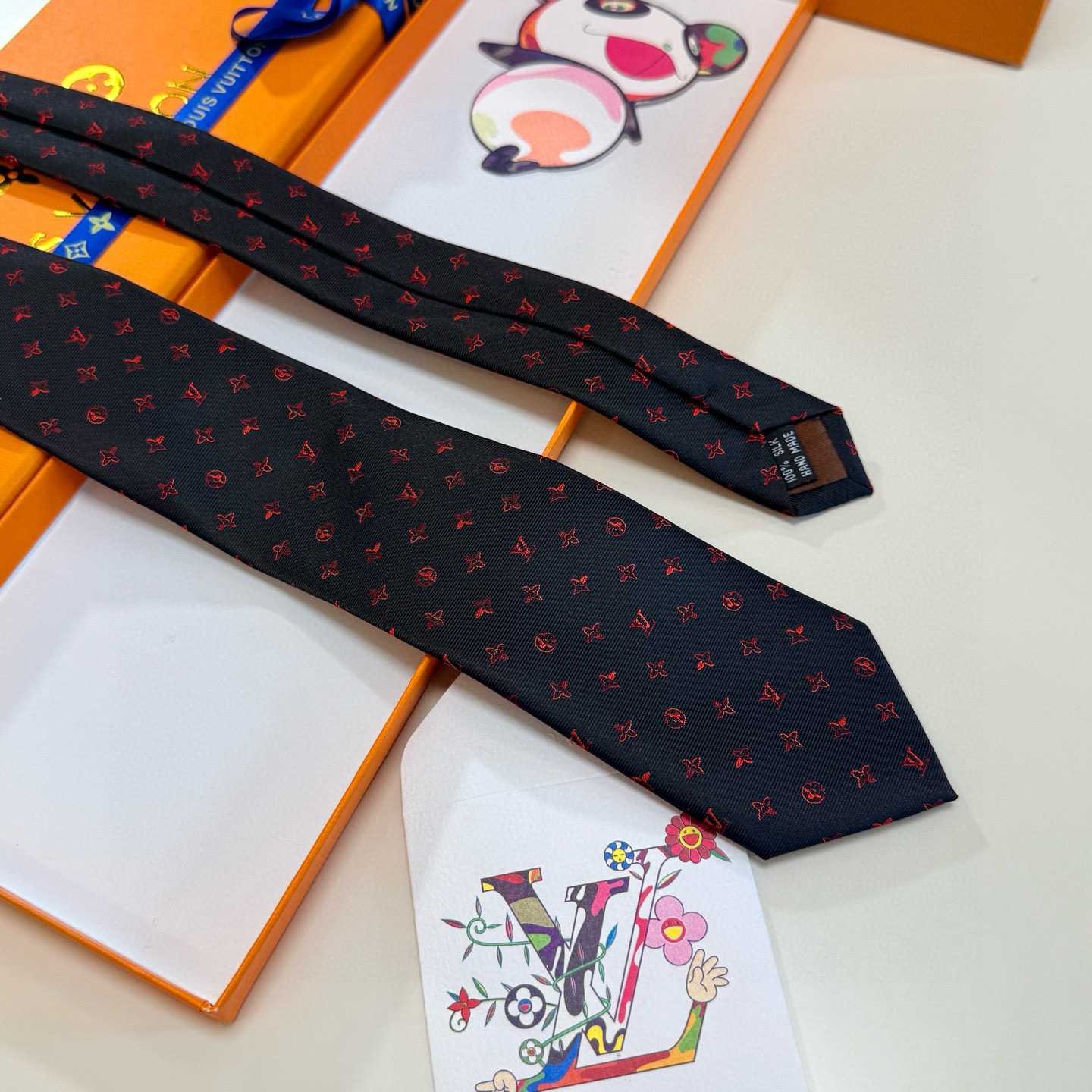 特价💰LV男士领带系列👔👔，稀有😻😻展现精湛手工与时尚优雅的理想选择，此款真丝织就的Diamonds V