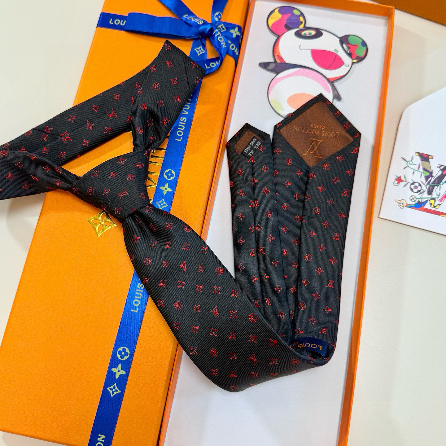 特价💰LV男士领带系列👔👔，稀有😻😻展现精湛手工与时尚优雅的理想选择，此款真丝织就的Diamonds V