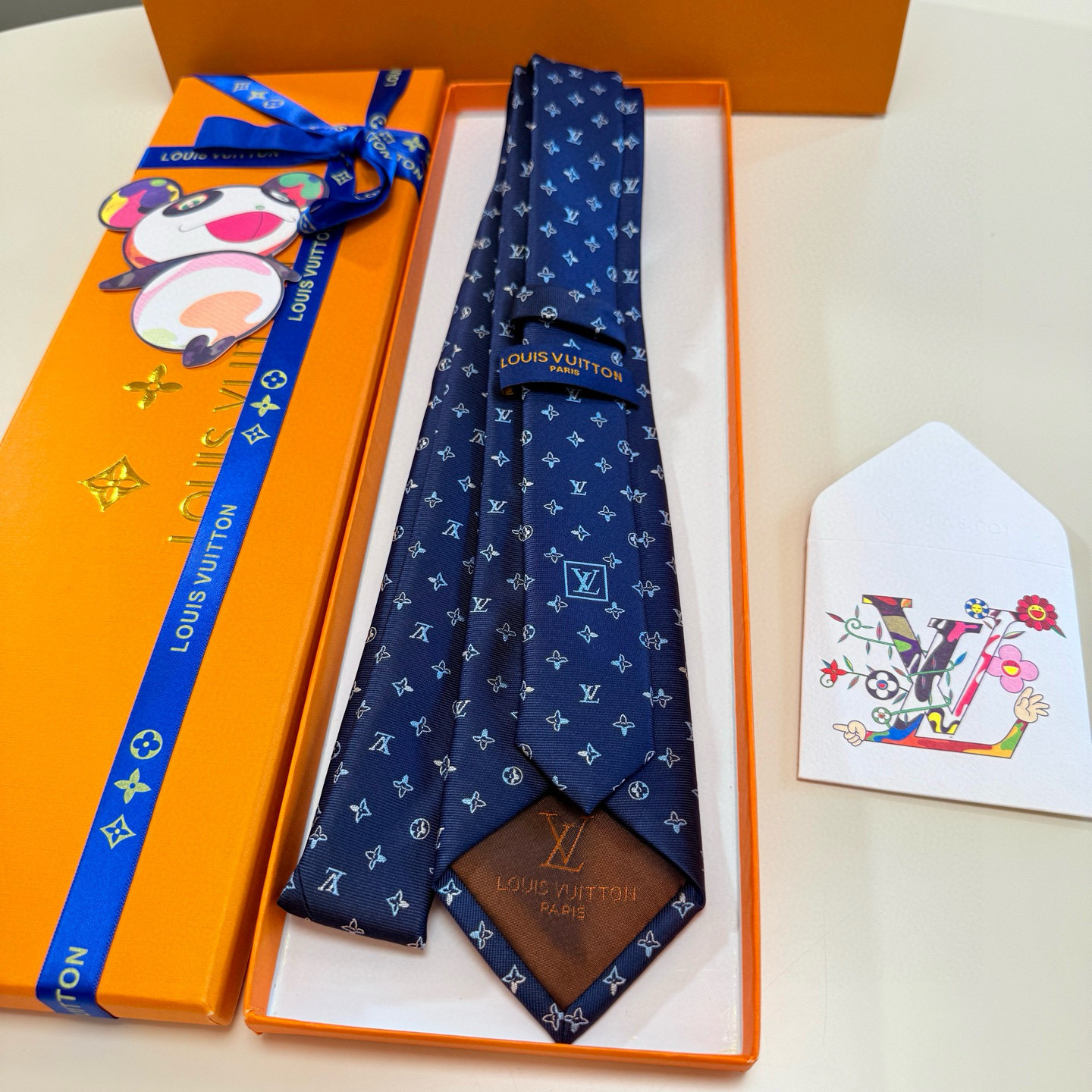特价💰LV男士领带系列👔👔，稀有😻😻展现精湛手工与时尚优雅的理想选择，此款真丝织就的Diamonds V