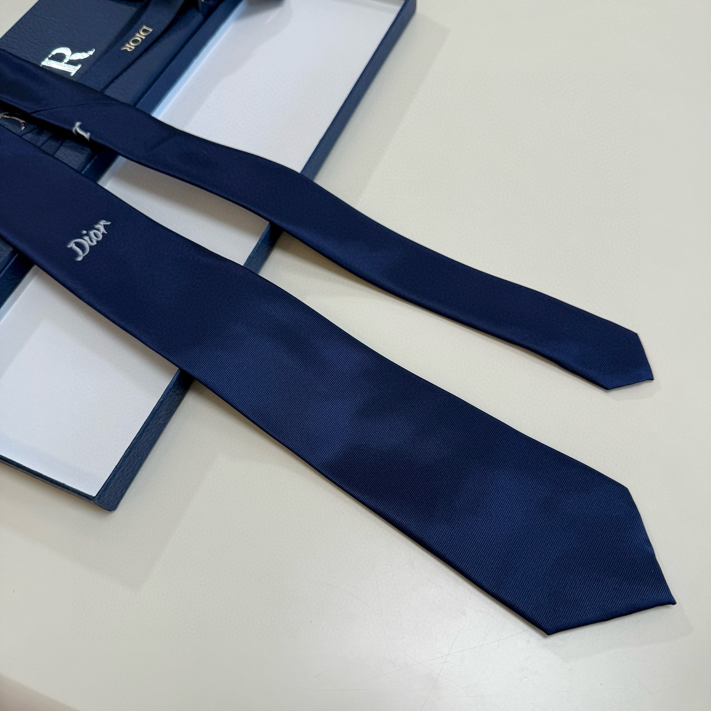 特价官方同步新款领带，2025年迪奥新款领带💖💖 👔👔Dior男士稀有😻😻展现精湛手工与时尚优雅的理想选