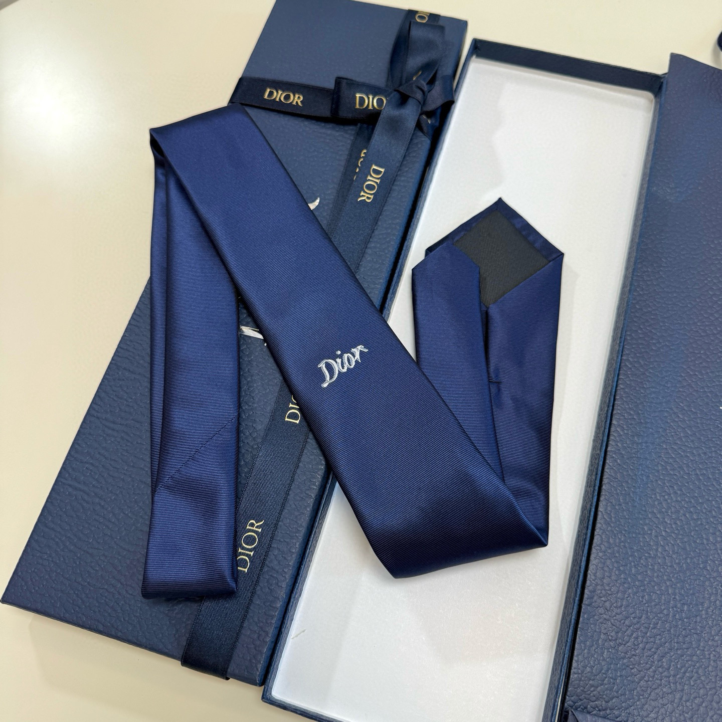 特价官方同步新款领带，2025年迪奥新款领带💖💖 👔👔Dior男士稀有😻😻展现精湛手工与时尚优雅的理想选