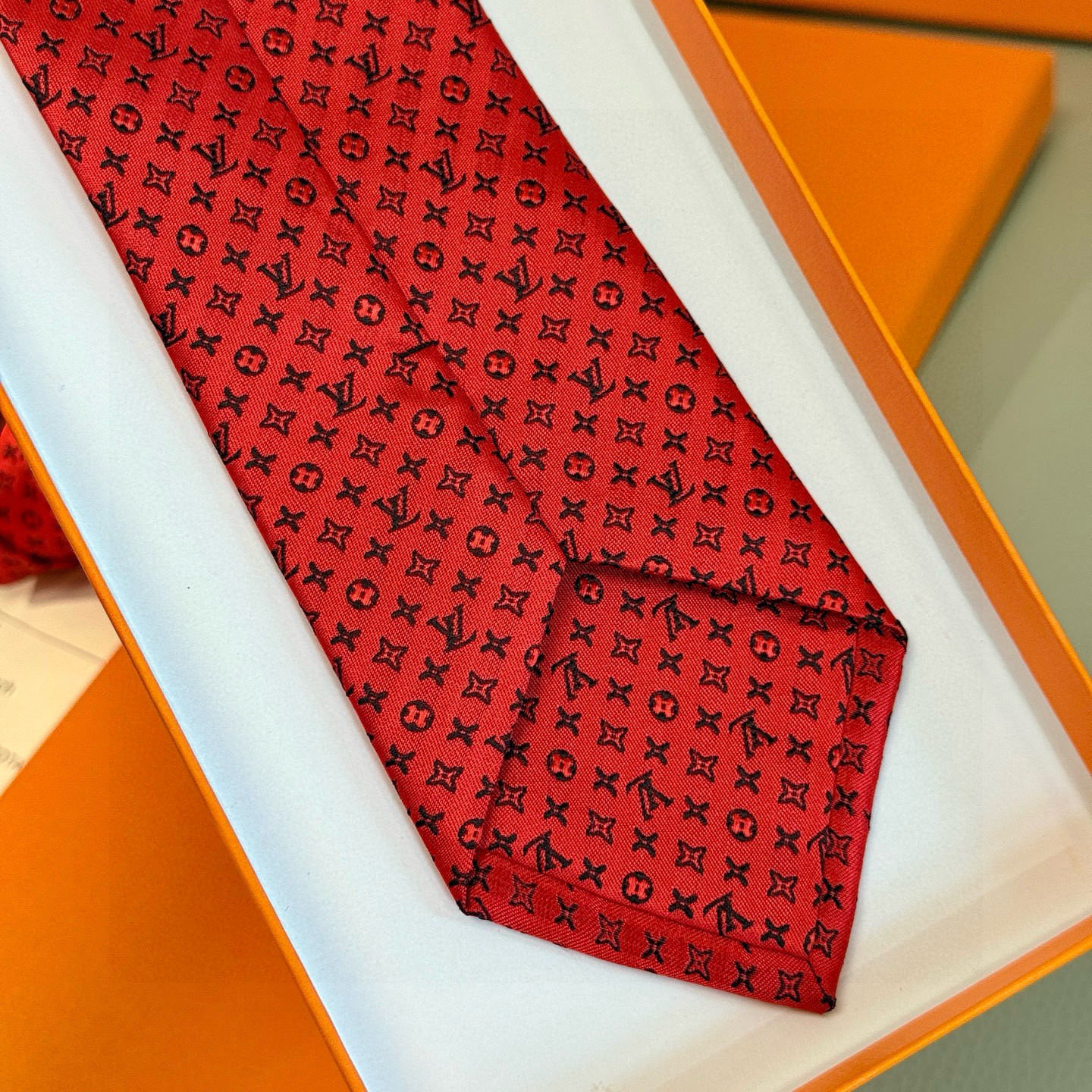 特价💰男士领带系列【L标识花纹领带】👔👔，稀有😻😻Monogram Classic领带将经典路易威登风格