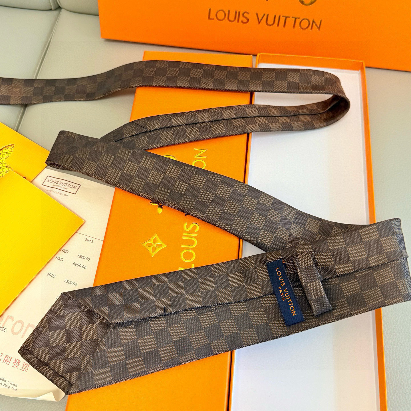 特价💰男士领带系列 LV棋盘格领带👔👔，稀有😻😻展现精湛手工与时尚优雅的理想选择，这款领带将标志性的路易