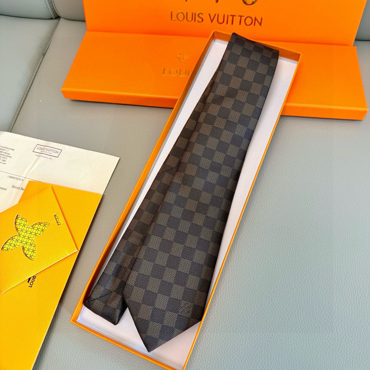 特价💰男士领带系列 LV棋盘格领带👔👔，稀有😻😻展现精湛手工与时尚优雅的理想选择，这款领带将标志性的路易