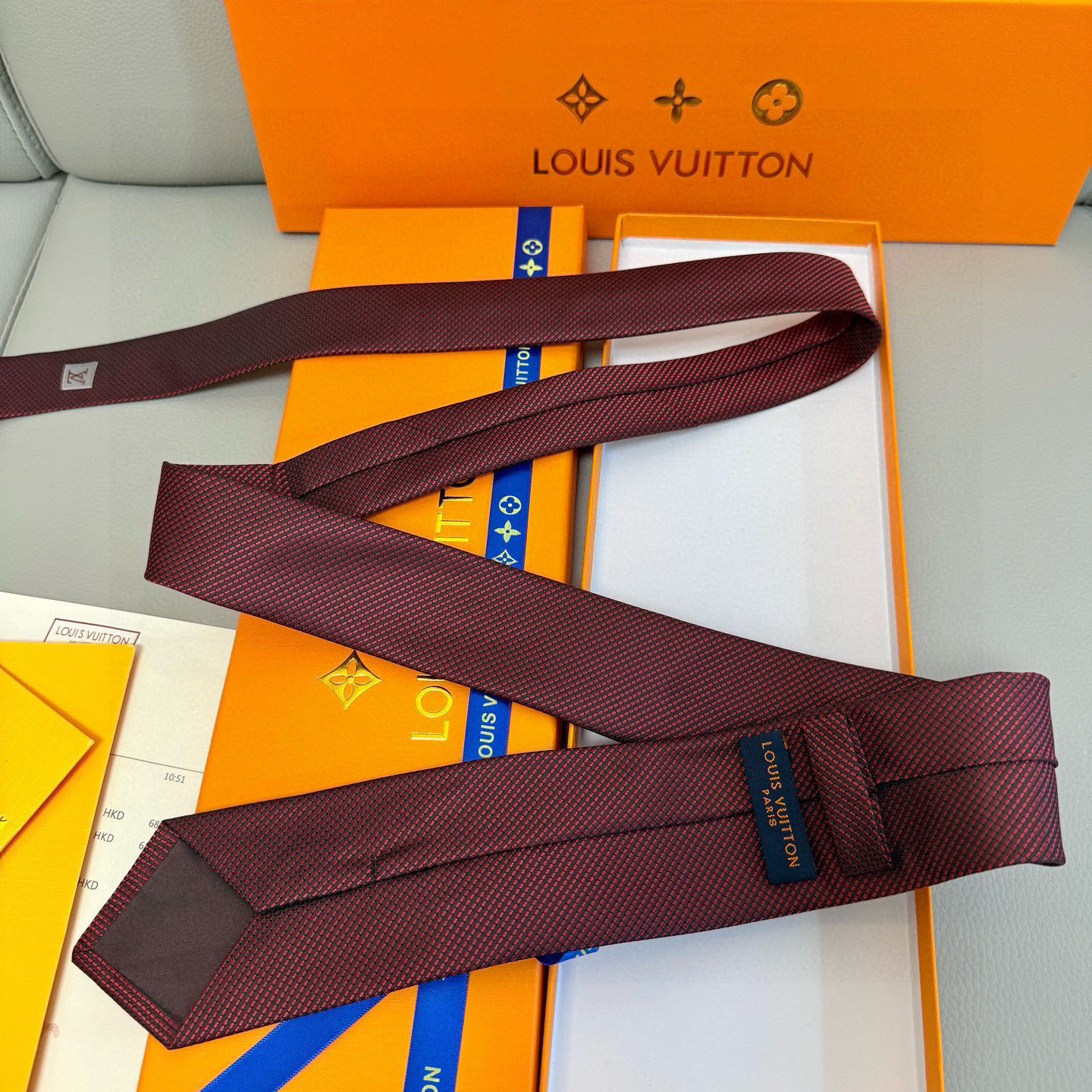 特价💰L编织格纹领带👔👔，稀有😻😻展现精湛手工与时尚优雅的理想选择，此款真丝织就的Diamonds V领
