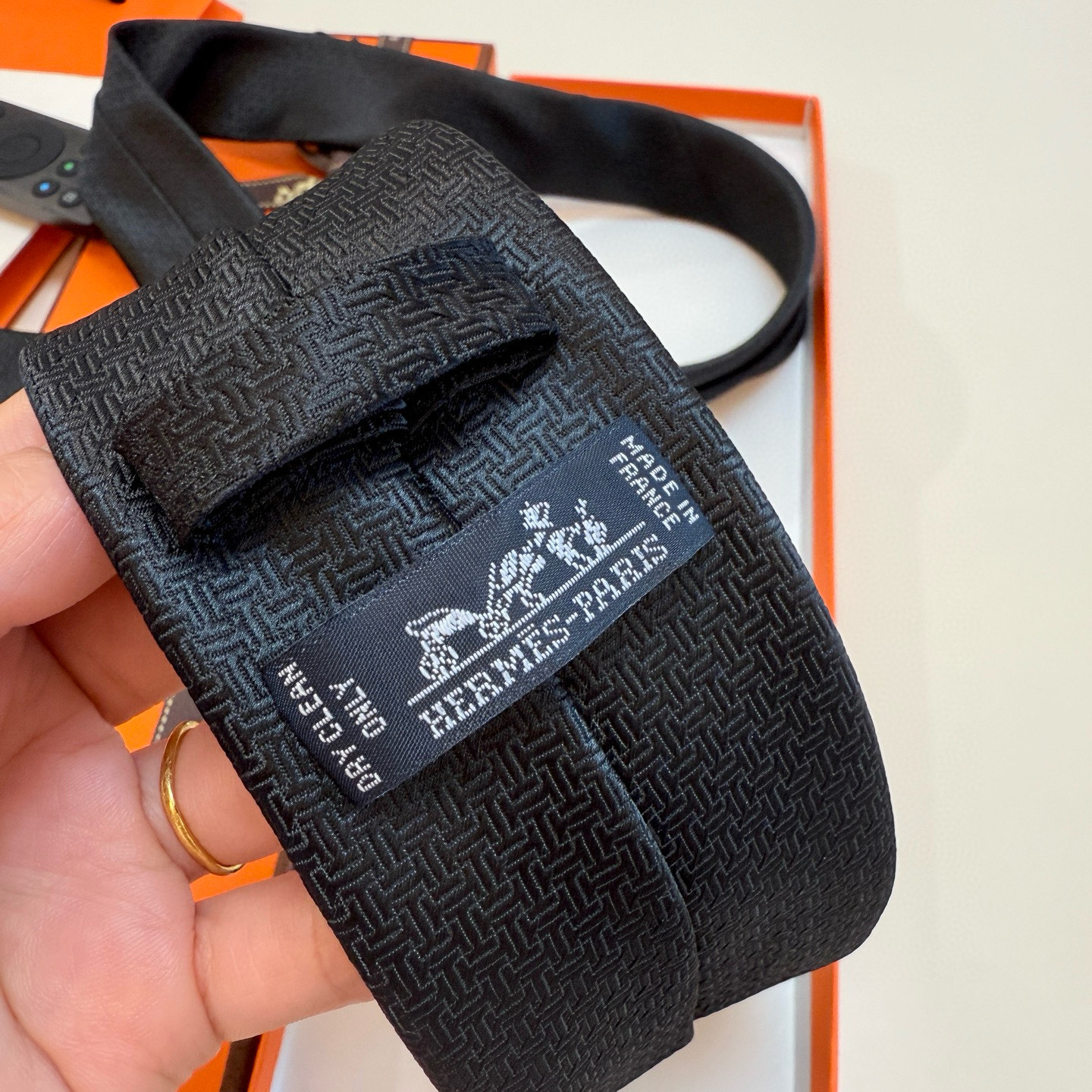 特价新款爱马仕领带，官方同步Unie Fer a Cheval领带 👔👔，稀有H家每年都有一千条不同印花