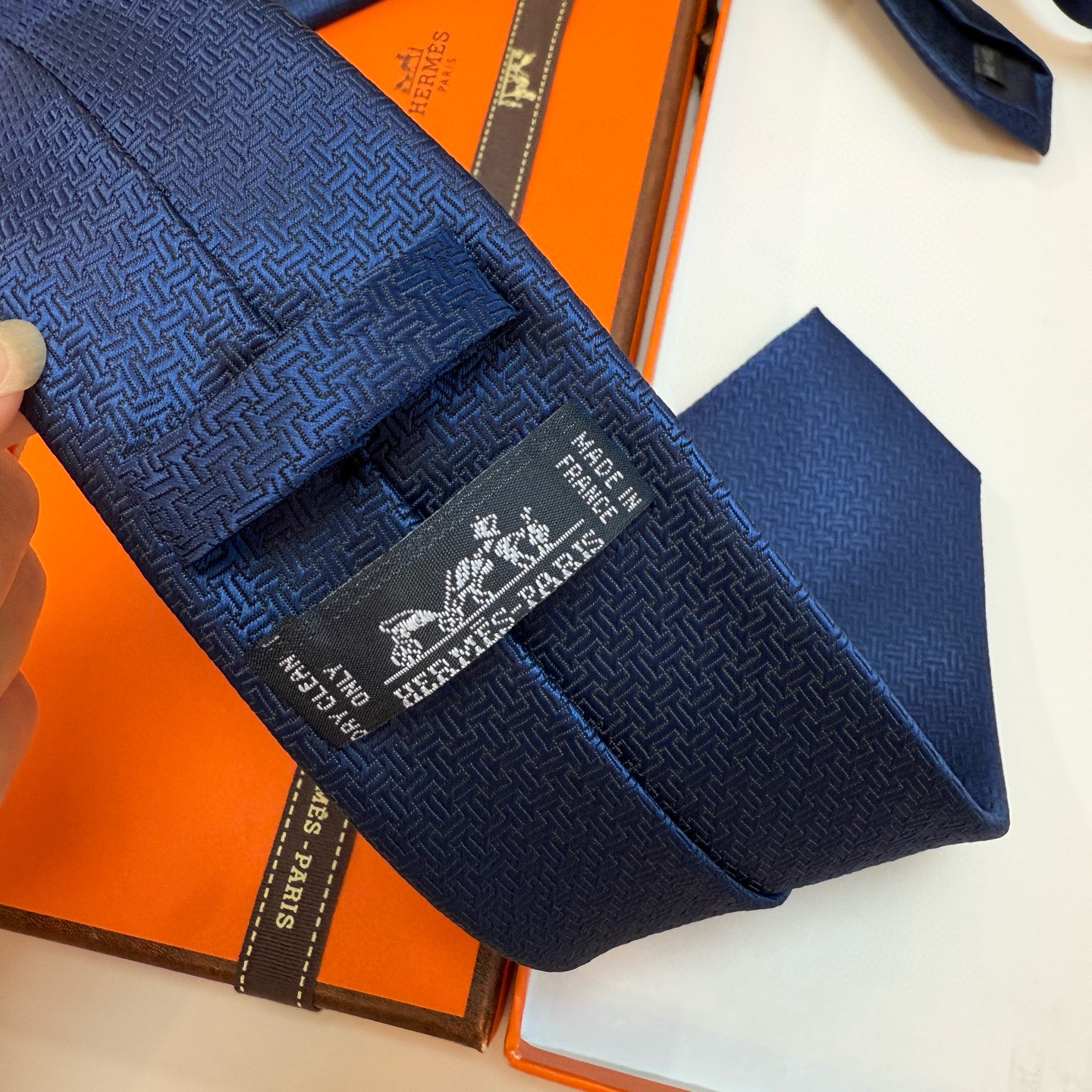 特价新款爱马仕领带，官方同步Unie Fer a Cheval领带 👔👔，稀有H家每年都有一千条不同印花