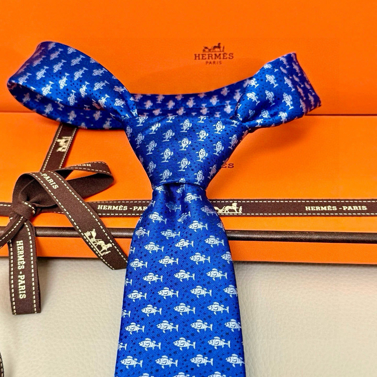 特价💰男士新款领带系列【H小鱼图案领带】👔👔，稀有H家每年都有一千条不同印花的领带面世，从最初的多以几何