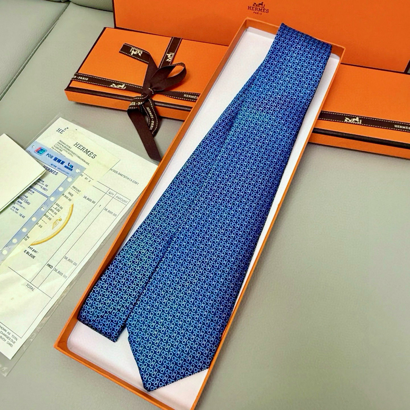 特价💰 男士新款领带系列【H连环叠影领带】👔👔，稀有H家每年都有一千条不同印花的领带面世，从最初的多以几