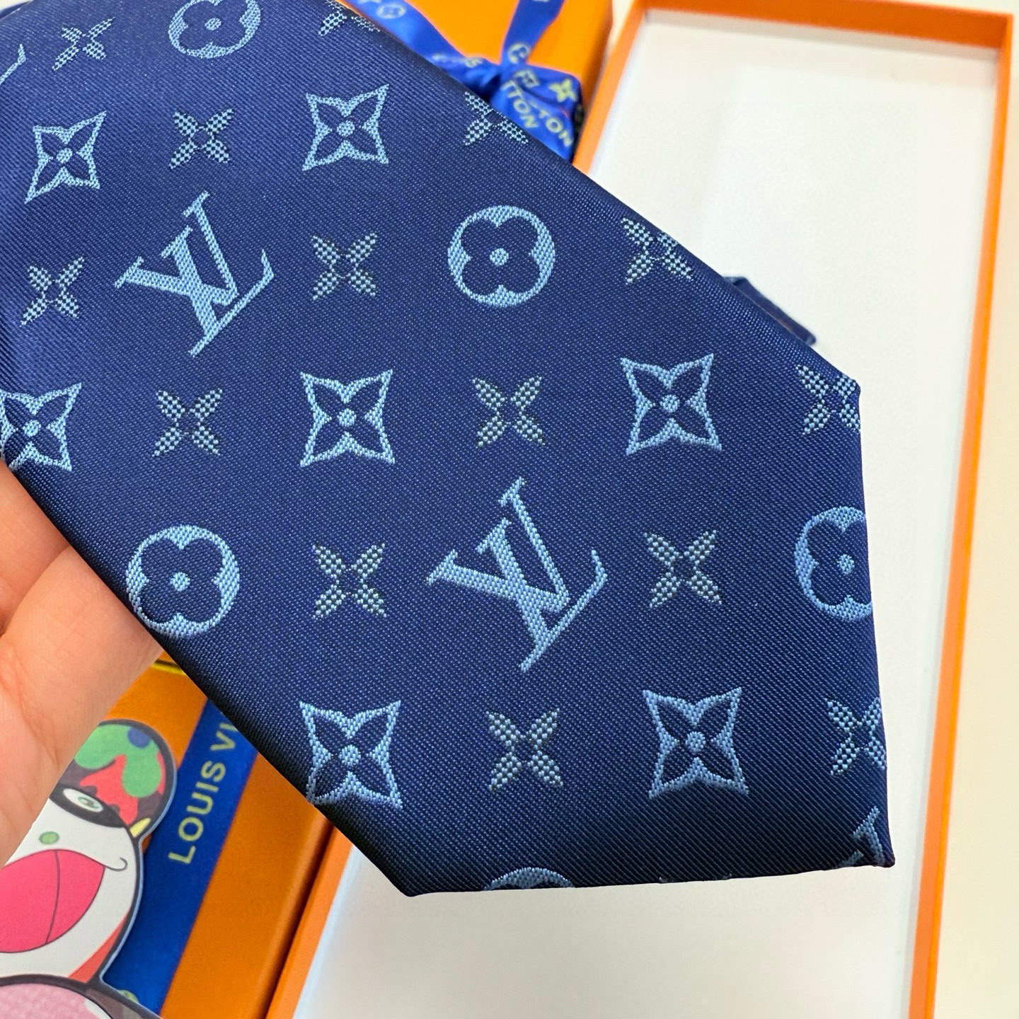 特价💰LV男士领带系列👔👔，稀有😻😻展现精湛手工与时尚优雅的理想选择，此款真丝织就的Diamonds V