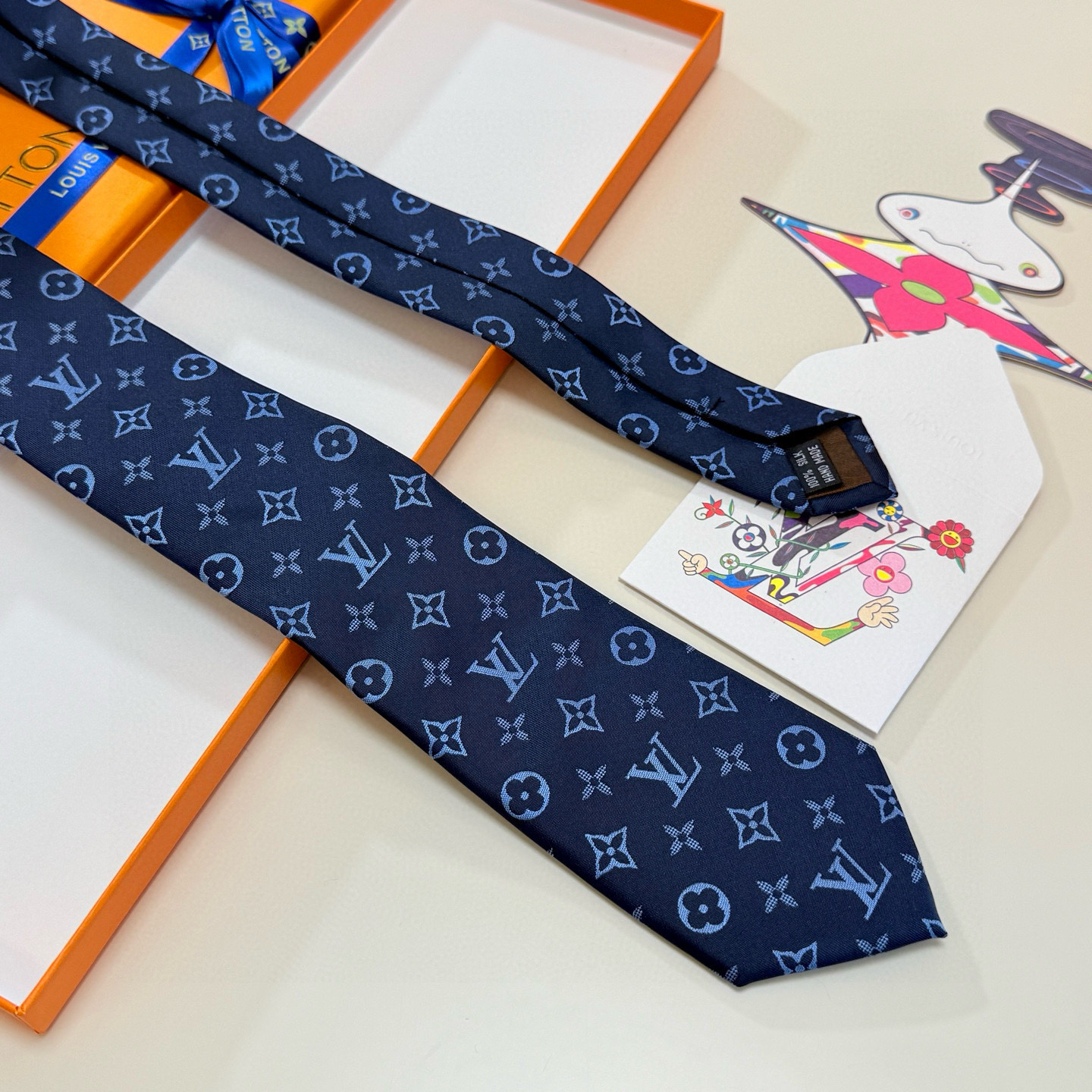 特价💰LV男士领带系列👔👔，稀有😻😻展现精湛手工与时尚优雅的理想选择，此款真丝织就的Diamonds V