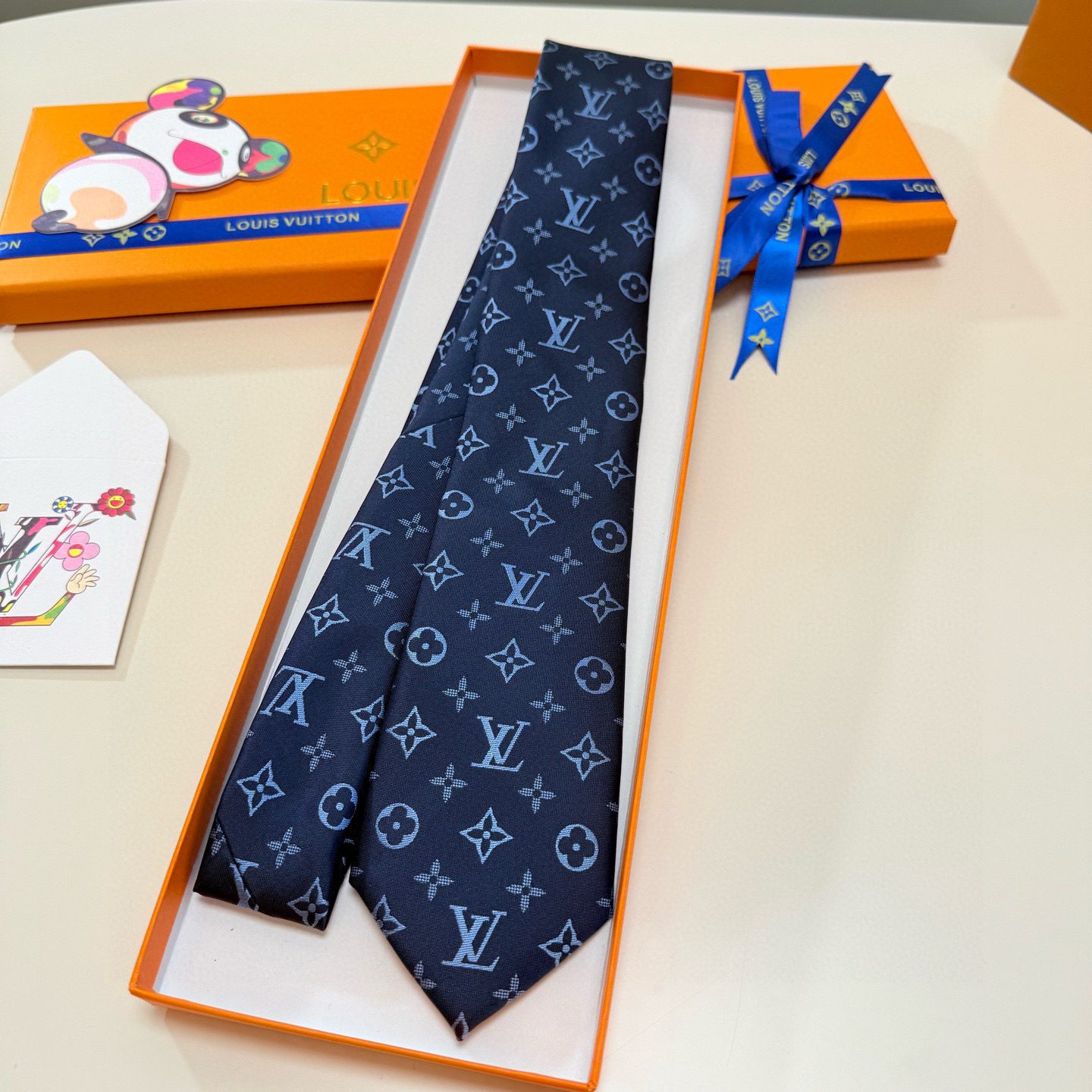 特价💰LV男士领带系列👔👔，稀有😻😻展现精湛手工与时尚优雅的理想选择，此款真丝织就的Diamonds V
