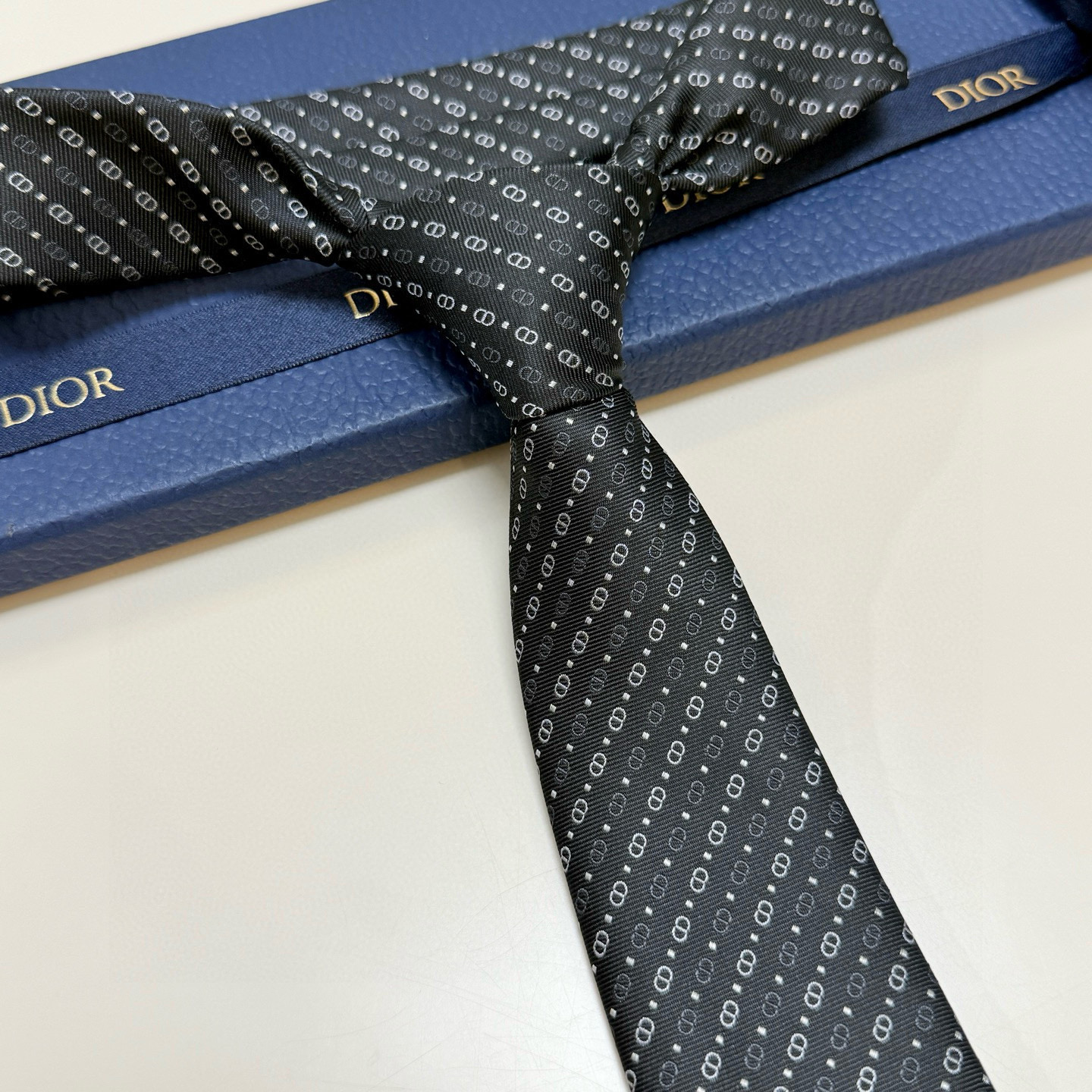 特价💰迪奥官方新款领带，CD男士领带4色💖💖 👔👔Dior男士，稀有😻😻展现精湛手工与时尚优雅的理想选择