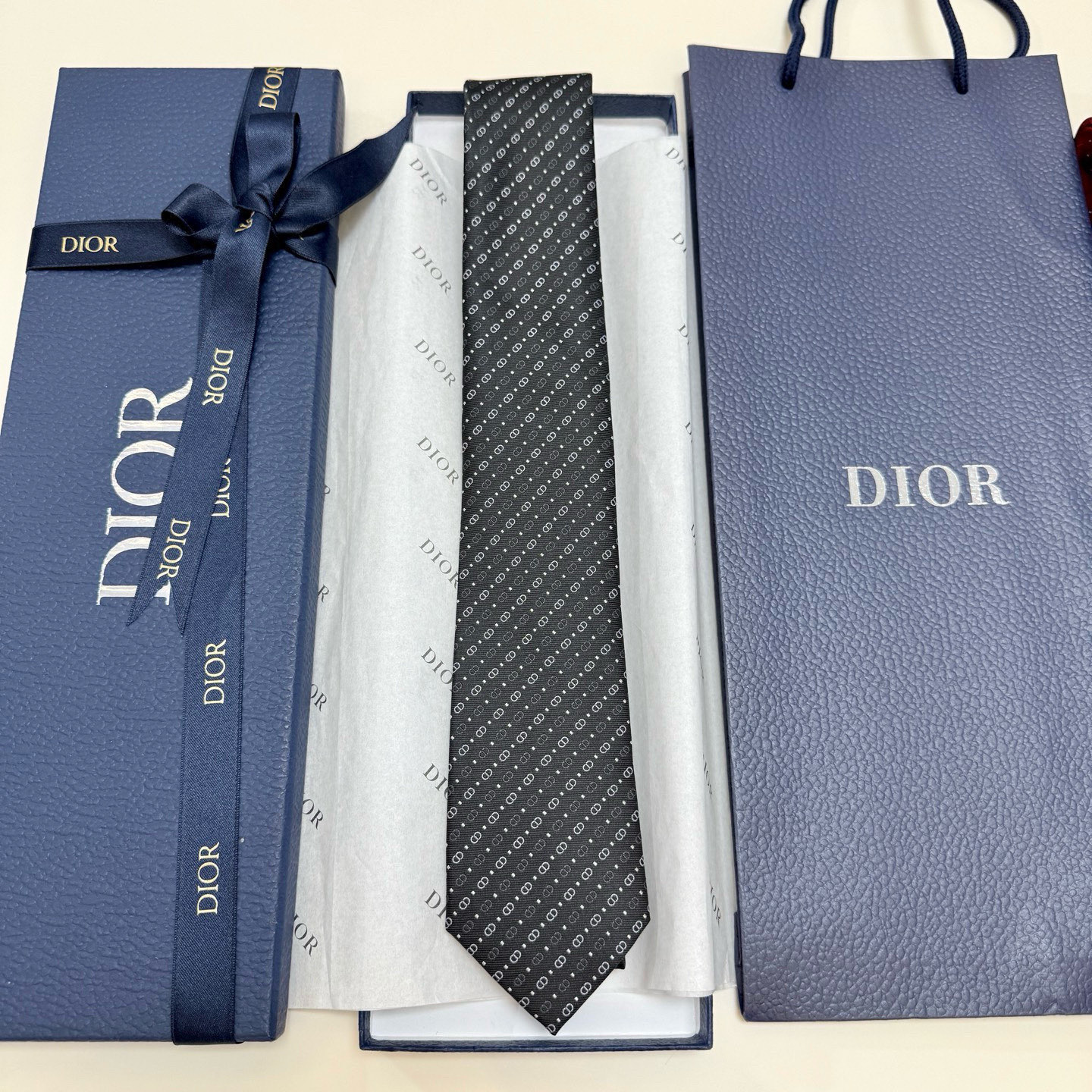 特价💰迪奥官方新款领带，CD男士领带4色💖💖 👔👔Dior男士，稀有😻😻展现精湛手工与时尚优雅的理想选择