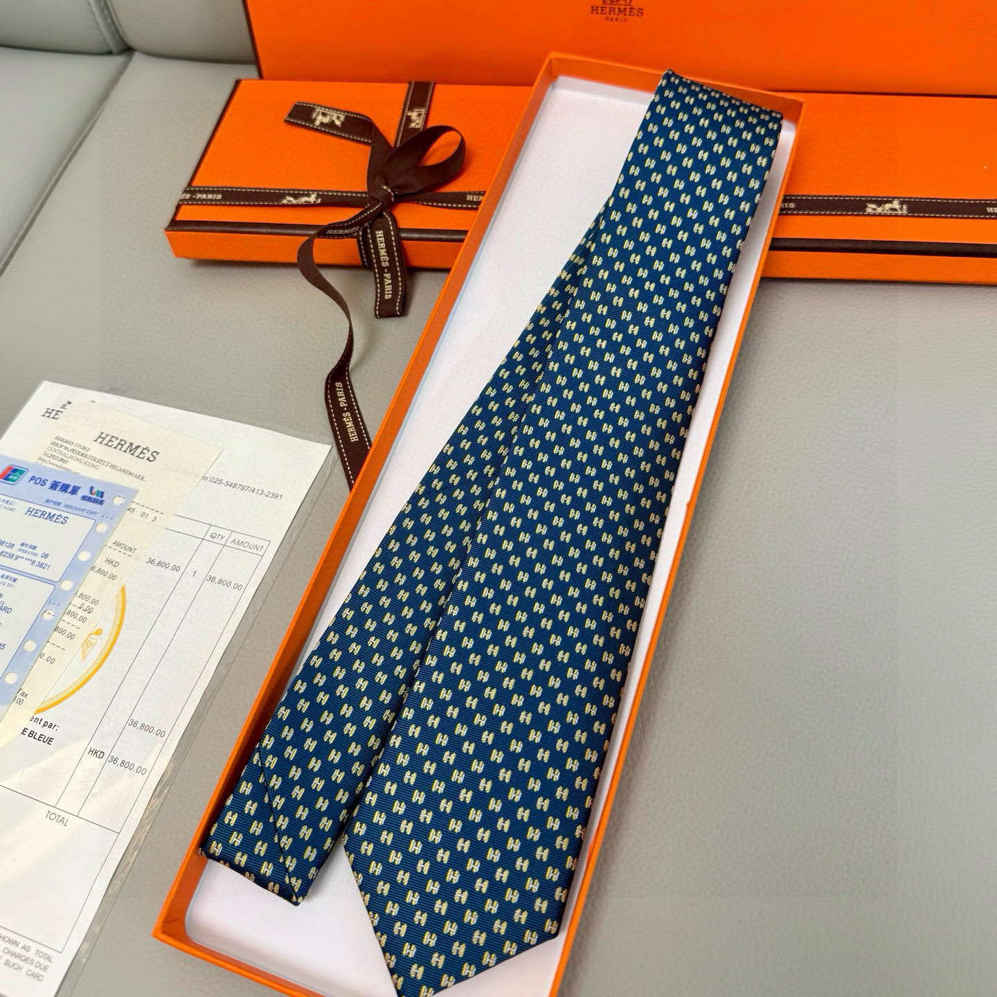 特价💰男士新款领带系列【H叠影领带】👔👔，稀有H家每年都有一千条不同印花的领带面世，从最初的多以几何图案