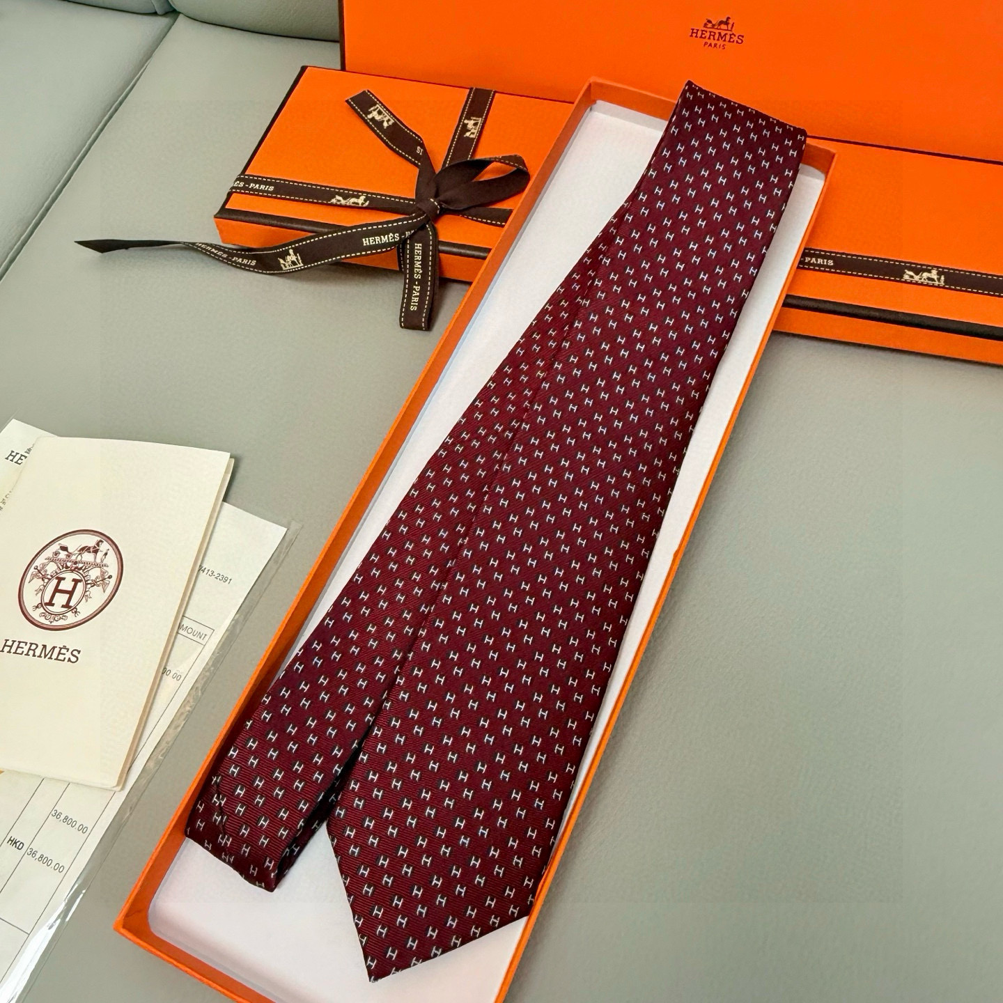 特价💰男士新款领带系列【H叠影领带】👔👔，稀有H家每年都有一千条不同印花的领带面世，从最初的多以几何图案