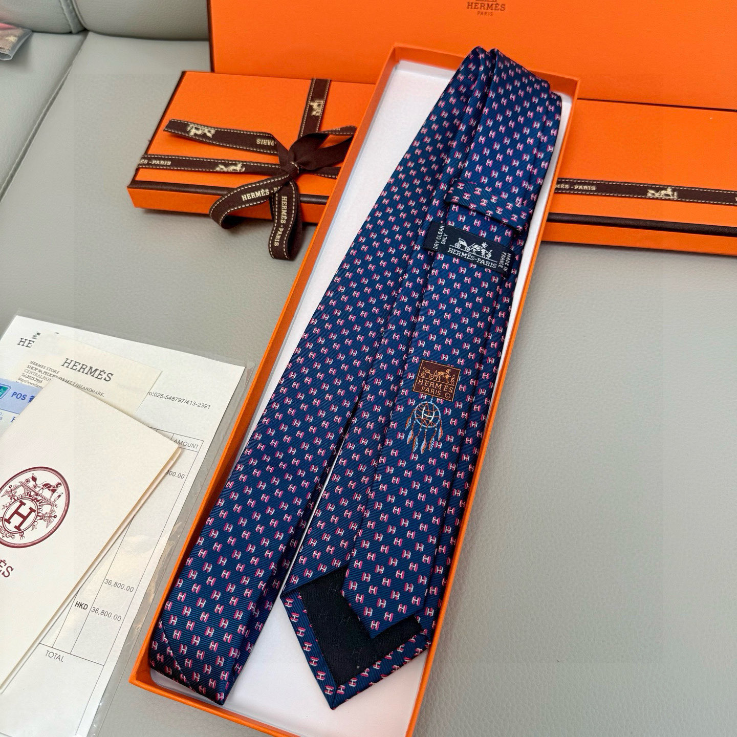 特价💰男士新款领带系列【H叠影领带】👔👔，稀有H家每年都有一千条不同印花的领带面世，从最初的多以几何图案