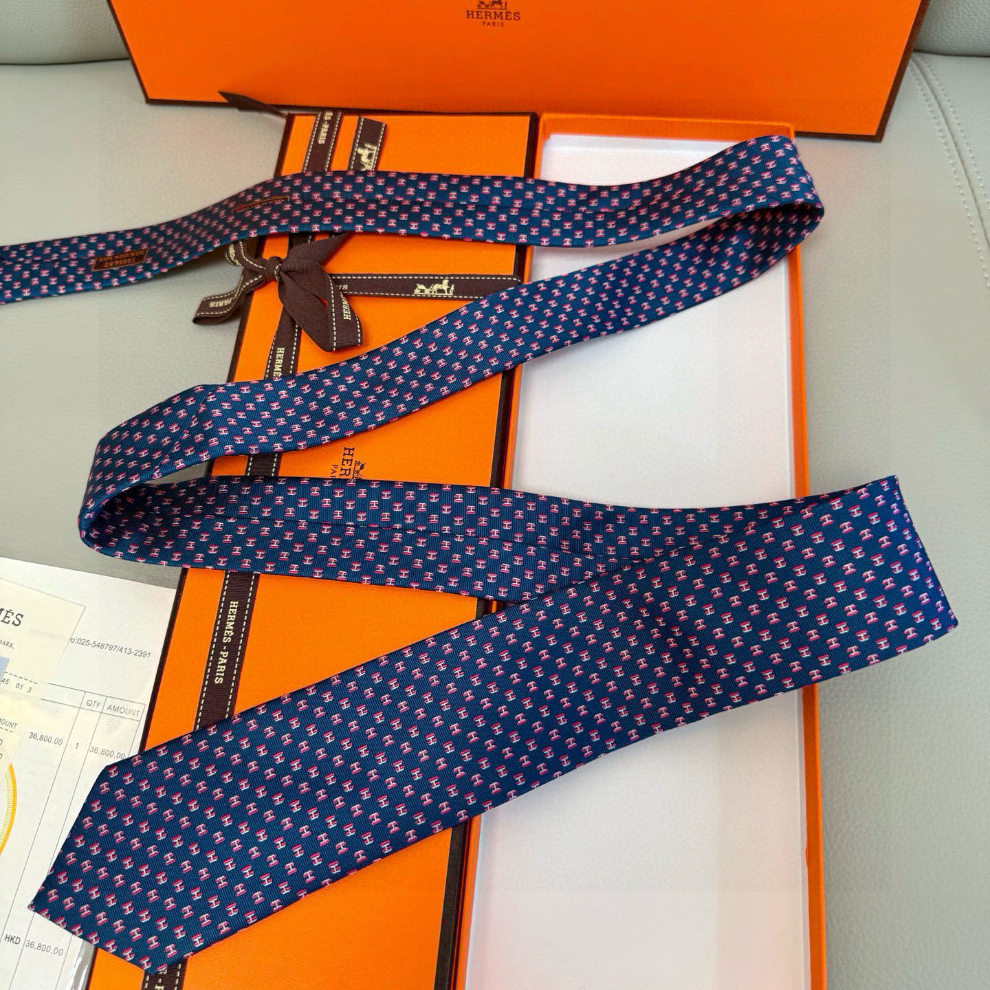 特价💰男士新款领带系列【H叠影领带】👔👔，稀有H家每年都有一千条不同印花的领带面世，从最初的多以几何图案