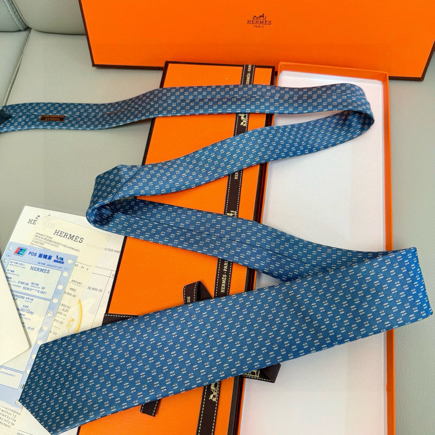 特价💰男士新款领带系列【H叠影领带】👔👔，稀有H家每年都有一千条不同印花的领带面世，从最初的多以几何图案