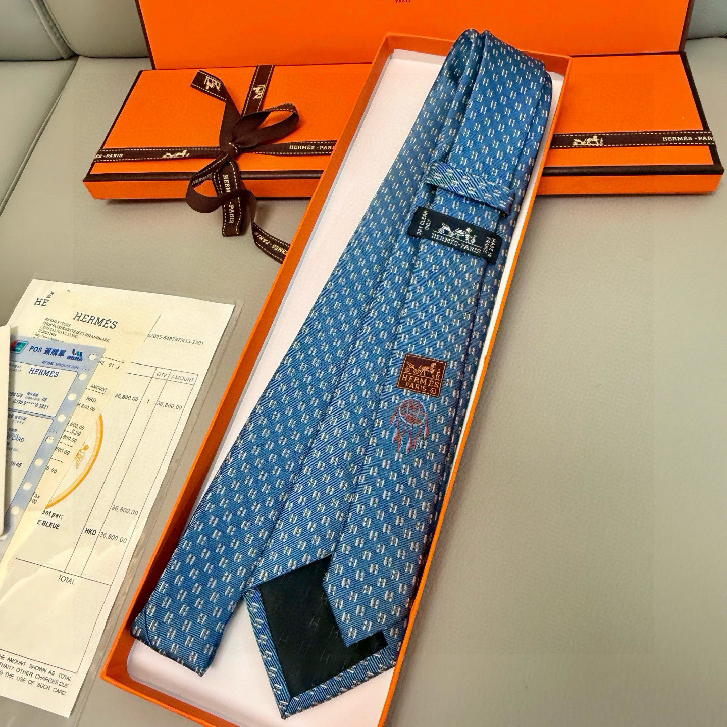 特价💰男士新款领带系列【H叠影领带】👔👔，稀有H家每年都有一千条不同印花的领带面世，从最初的多以几何图案