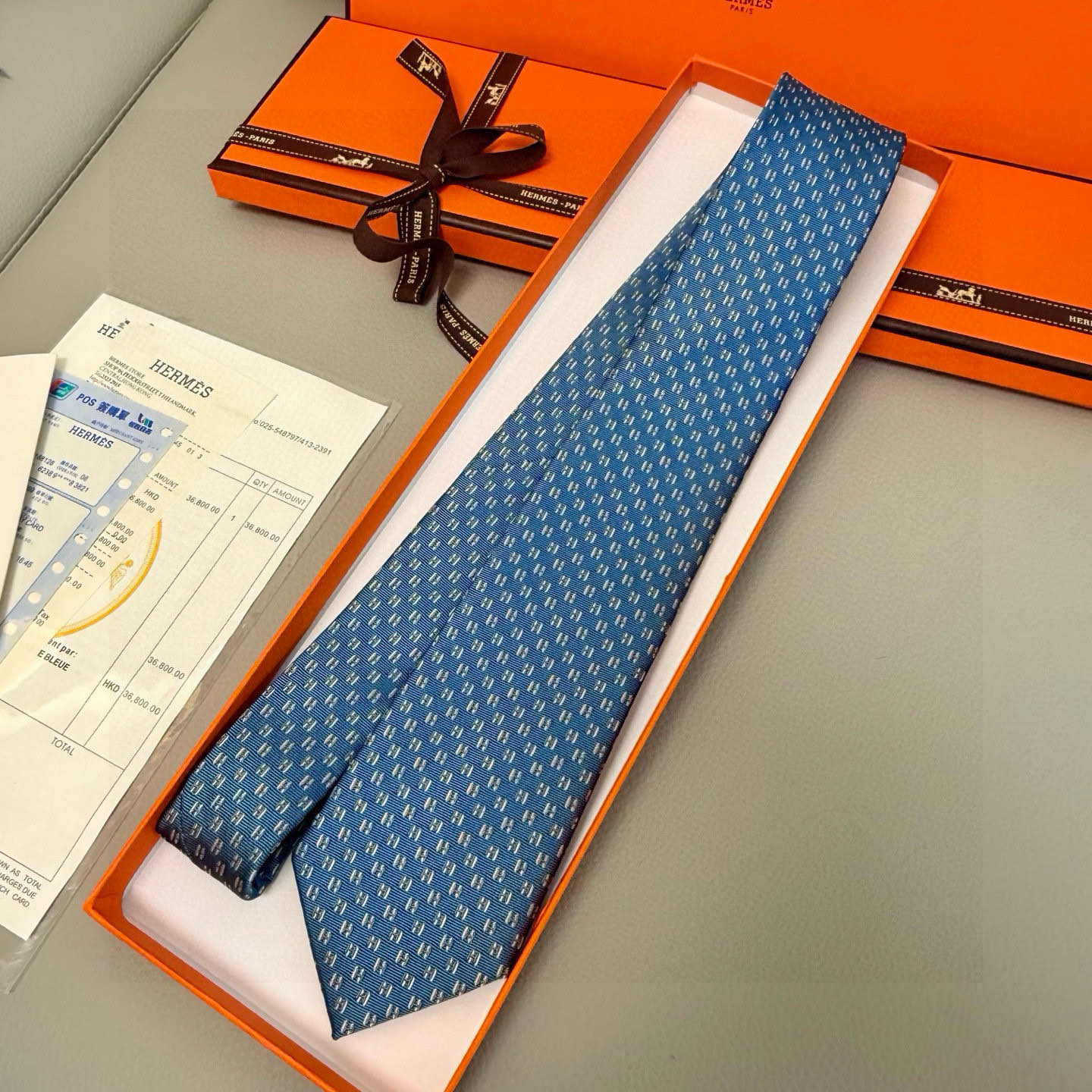 特价💰男士新款领带系列【H叠影领带】👔👔，稀有H家每年都有一千条不同印花的领带面世，从最初的多以几何图案