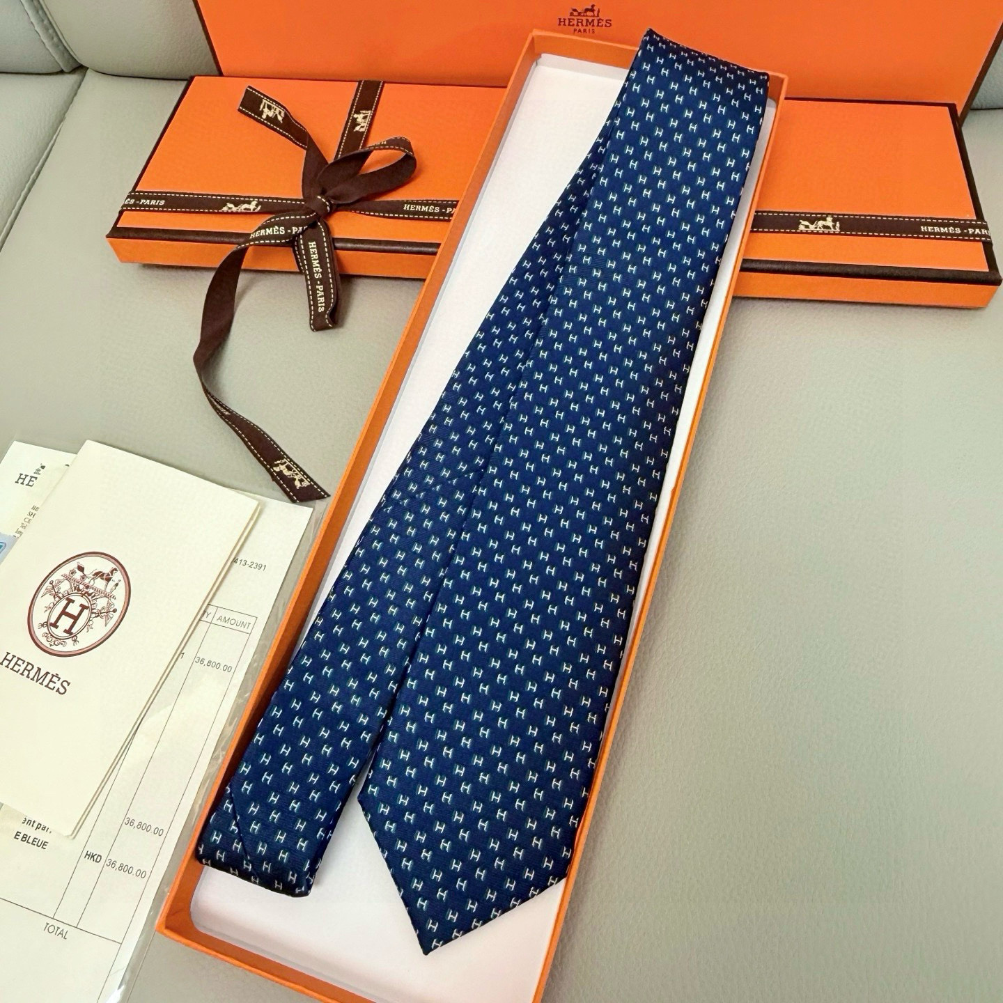 特价💰男士新款领带系列【H叠影领带】👔👔，稀有H家每年都有一千条不同印花的领带面世，从最初的多以几何图案