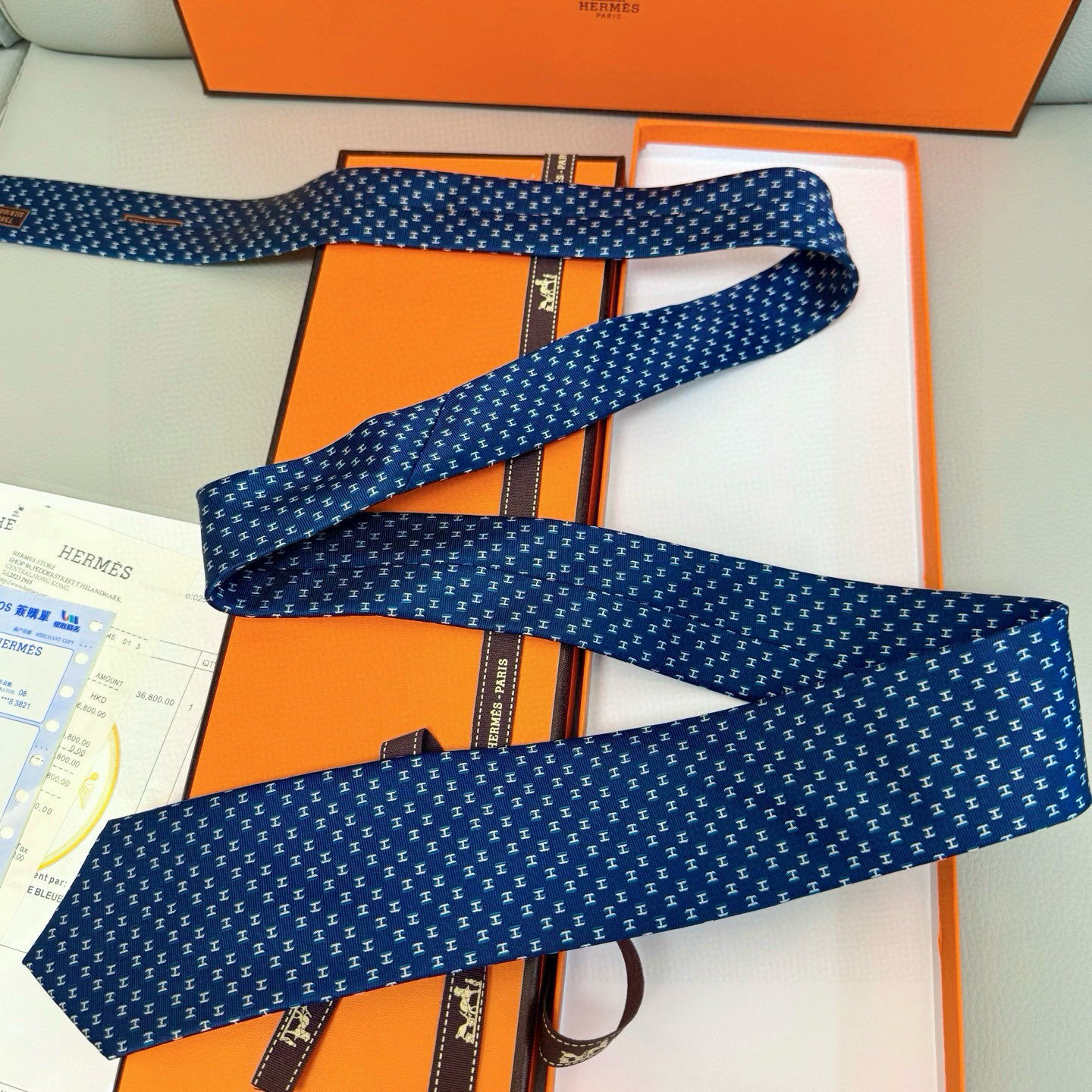 特价💰男士新款领带系列【H叠影领带】👔👔，稀有H家每年都有一千条不同印花的领带面世，从最初的多以几何图案
