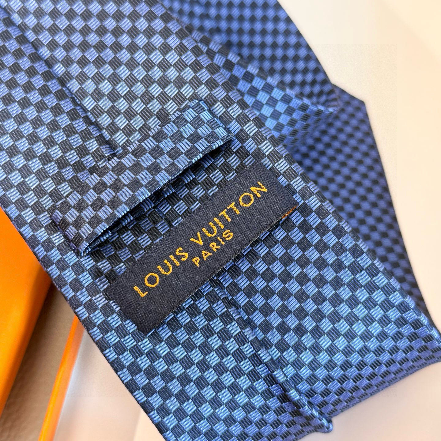 特价💰男士领带系列【LV方格领带】👔👔，稀有😻😻展现精湛手工与时尚优雅的理想选择，这款领带将标志性的Da