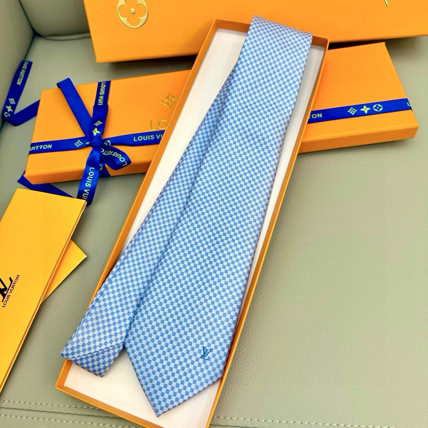特价💰男士领带系列【LV方格领带】👔👔，稀有😻😻展现精湛手工与时尚优雅的理想选择，这款领带将标志性的Da