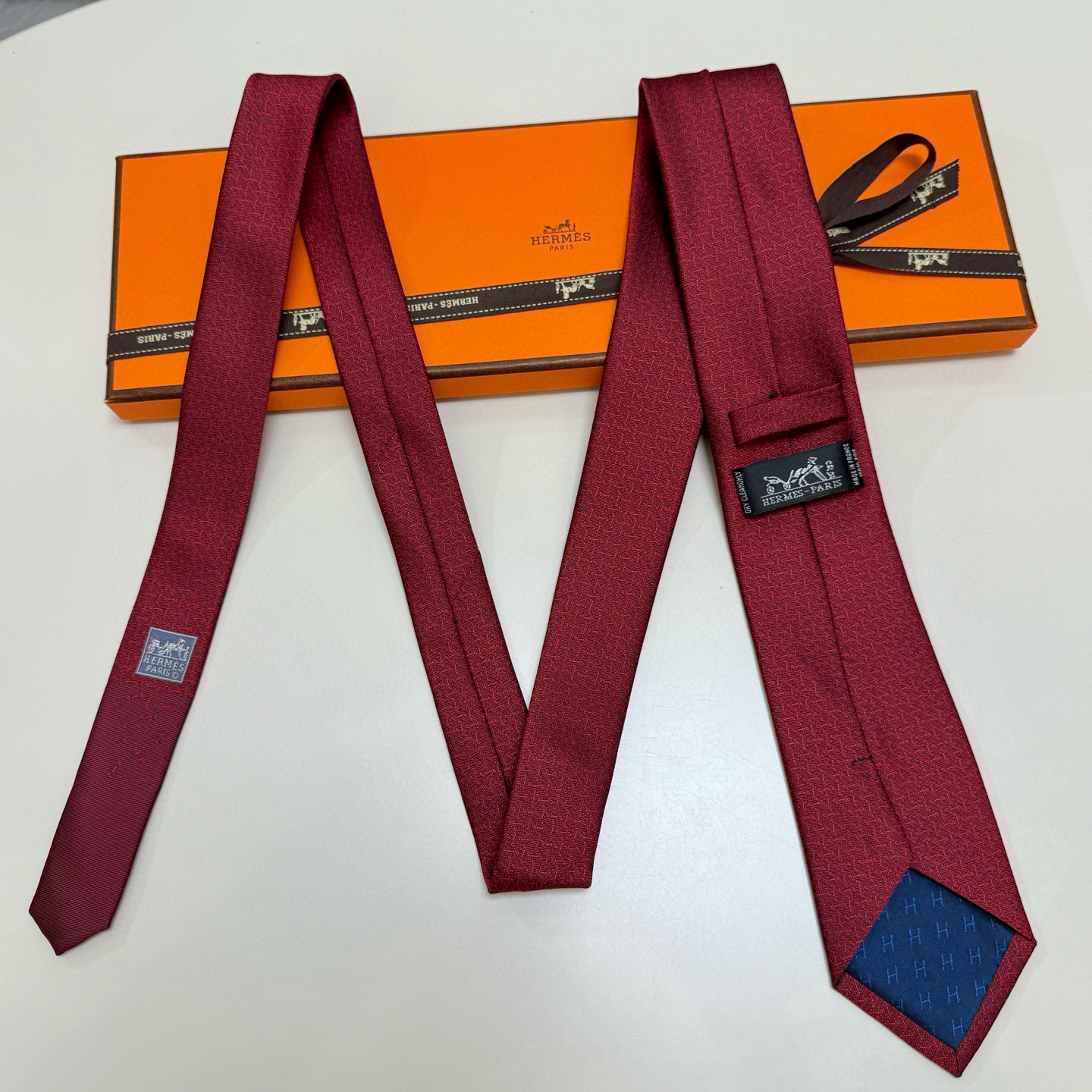 特价💰男士新款领带系列【H标志图案领带】👔👔，稀有H家每年都有一千条不同印花的领带面世，从最初的多以几何