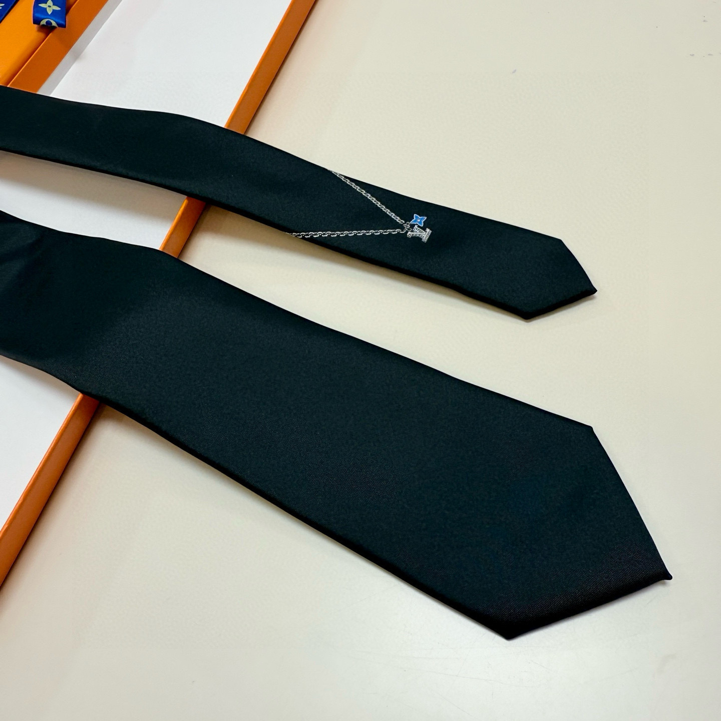 特价💰LV官方新款男士领带系列【Lv字母提花领带】👔👔，稀有😻😻展现精湛手工与时尚优雅的理想选择，这款领