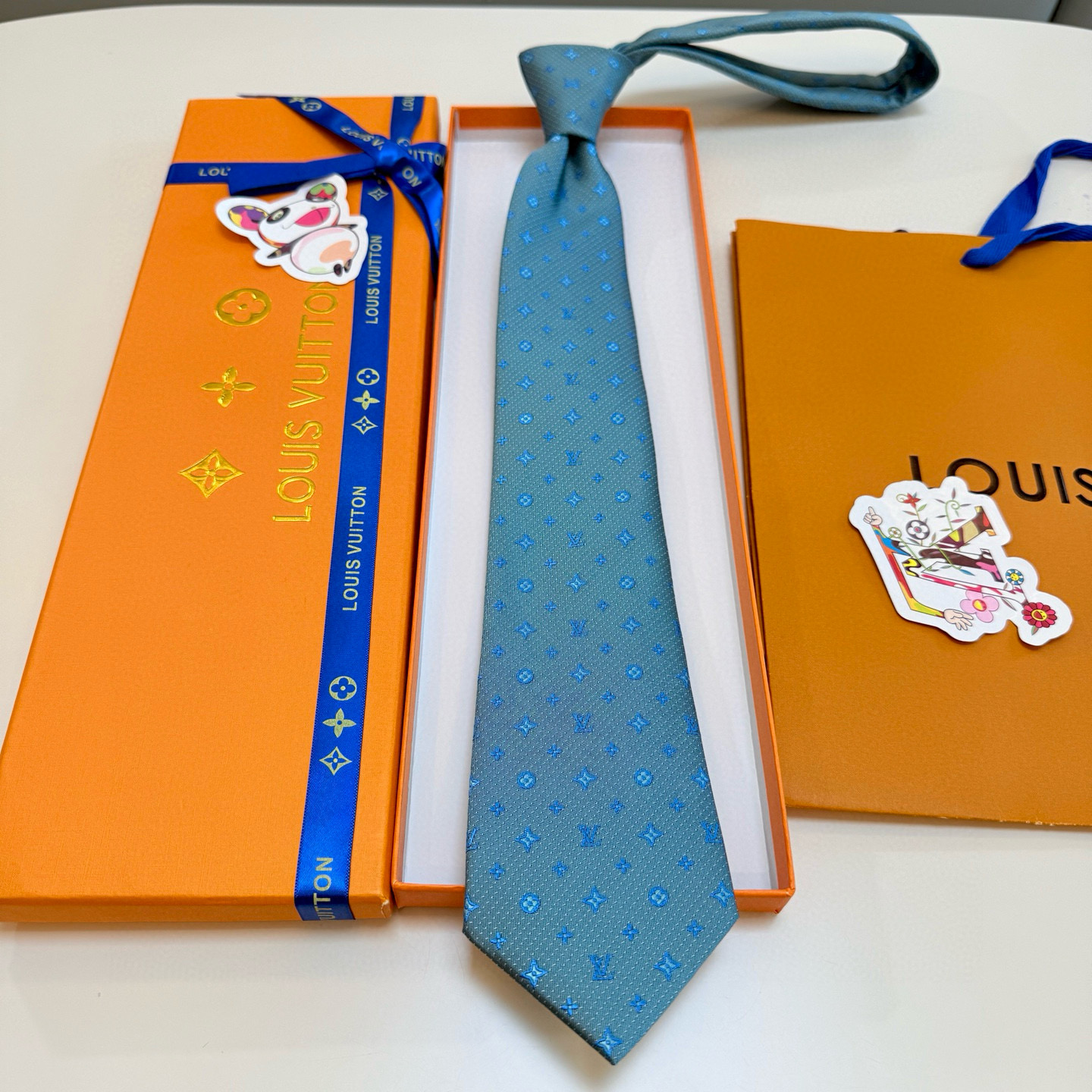 特价💰LV男士领带系列【L老花字母提花领带】👔👔，稀有😻😻展现精湛手工与时尚优雅的理想选择，这款领带将标