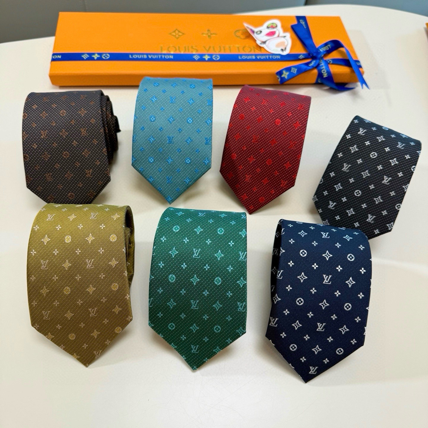 特价💰LV男士领带系列【L老花字母提花领带】👔👔，稀有😻😻展现精湛手工与时尚优雅的理想选择，这款领带将标
