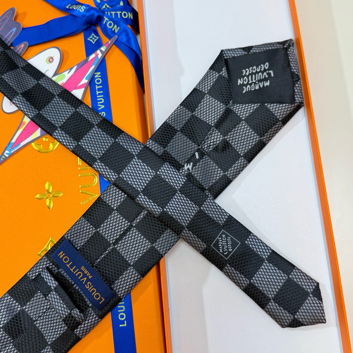 特价💰 专柜同步新款 LV棋盘格领带👔👔，稀有😻😻展现精湛手工与时尚优雅的理想选择，这款领带将标志性的路