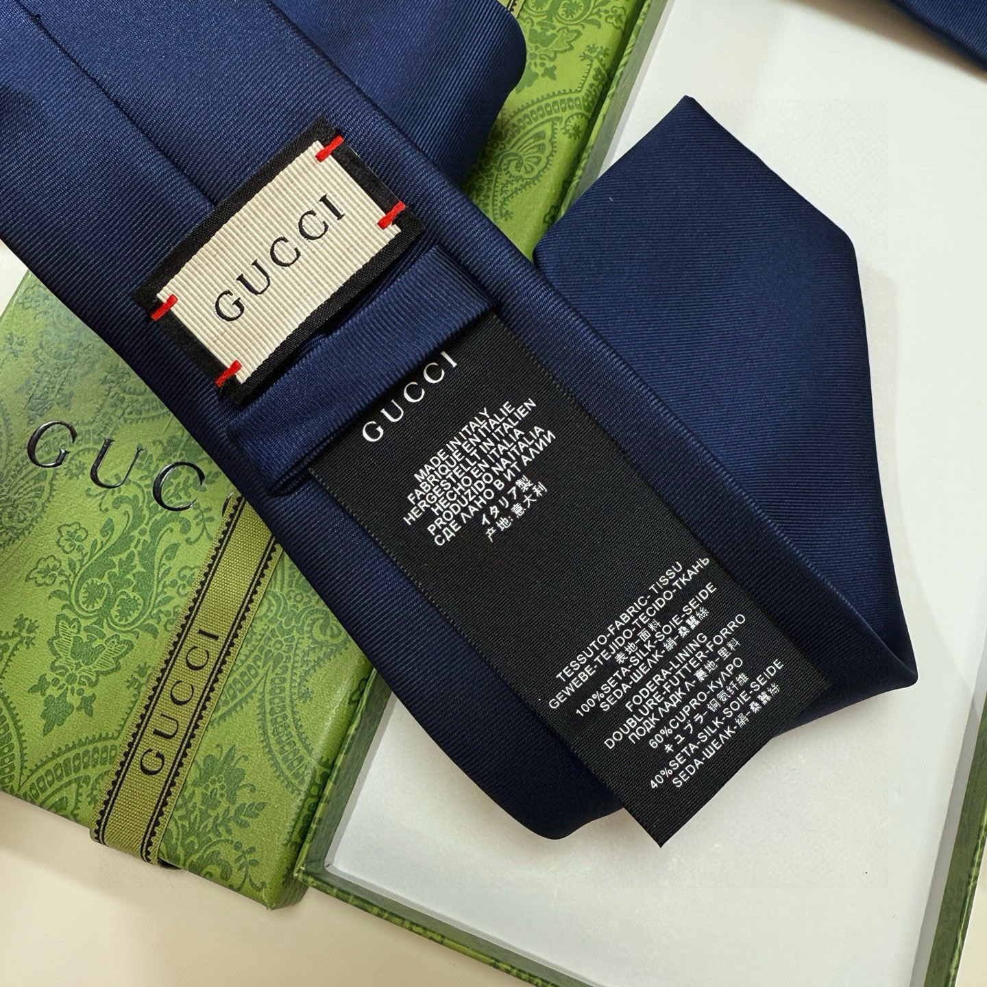 特价💰古驰gucci小蜜蜂男士领带系列蜜蜂斜纹领带】👔👔，稀有🐝🐝展现精湛手工与时尚优雅的理想选择，这款