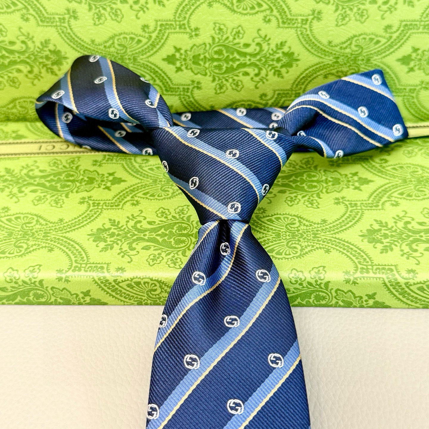 特价特价P双G条纹印花领带 男士领带👔👔，稀有采用经典小G LOGO提花展现精湛手工与时尚优雅的理想选择