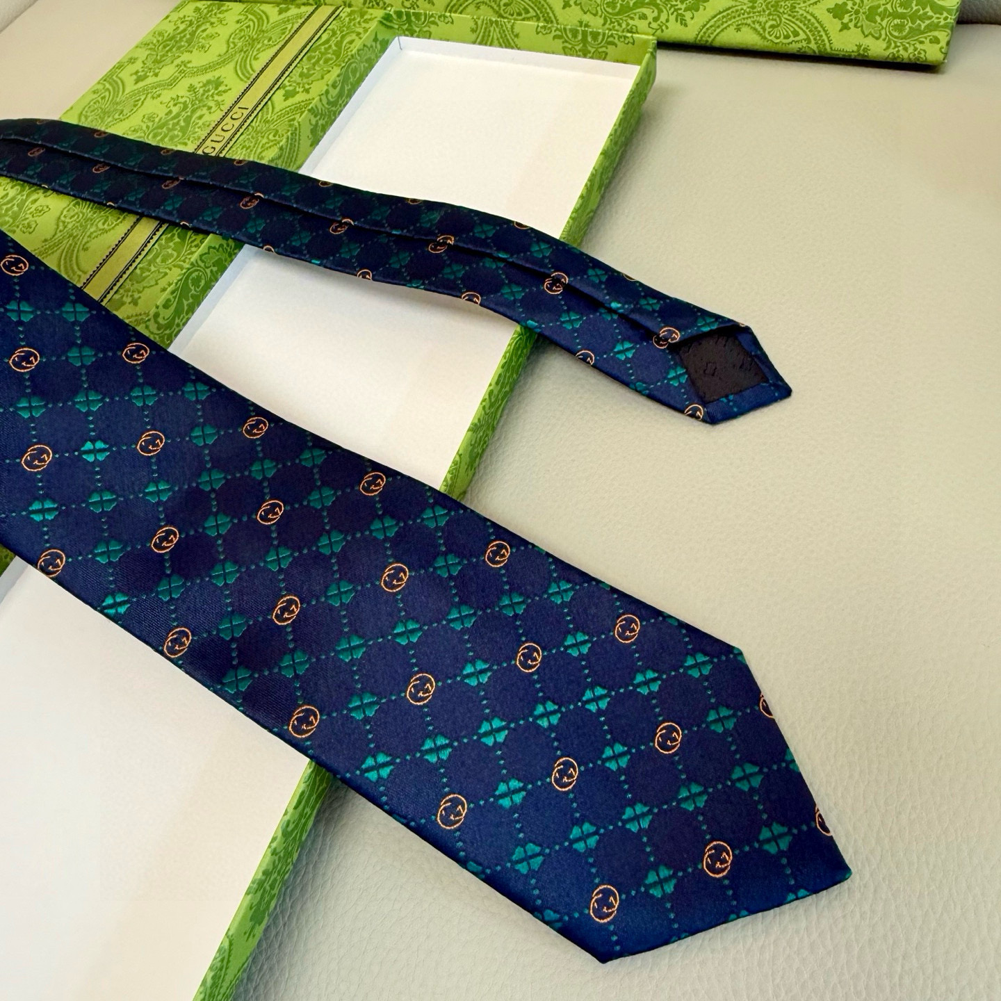 特价特价P双G条纹印花领带 男士领带👔👔，稀有采用经典小G LOGO提花展现精湛手工与时尚优雅的理想选择