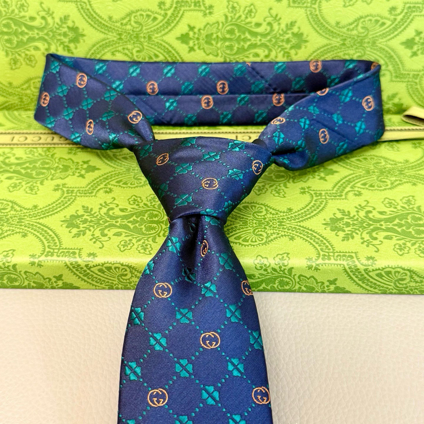 特价特价P双G条纹印花领带 男士领带👔👔，稀有采用经典小G LOGO提花展现精湛手工与时尚优雅的理想选择