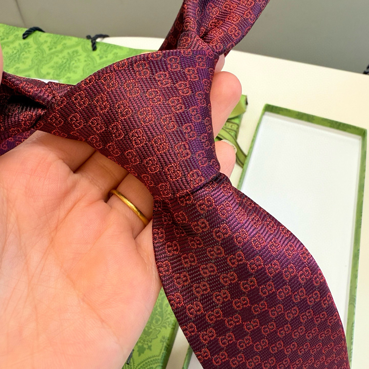特价P官方同步古奇男款领带【双GG领带】👔👔，稀有🐝🐝展现精湛手工与时尚优雅的理想选择，这款领带将标志性