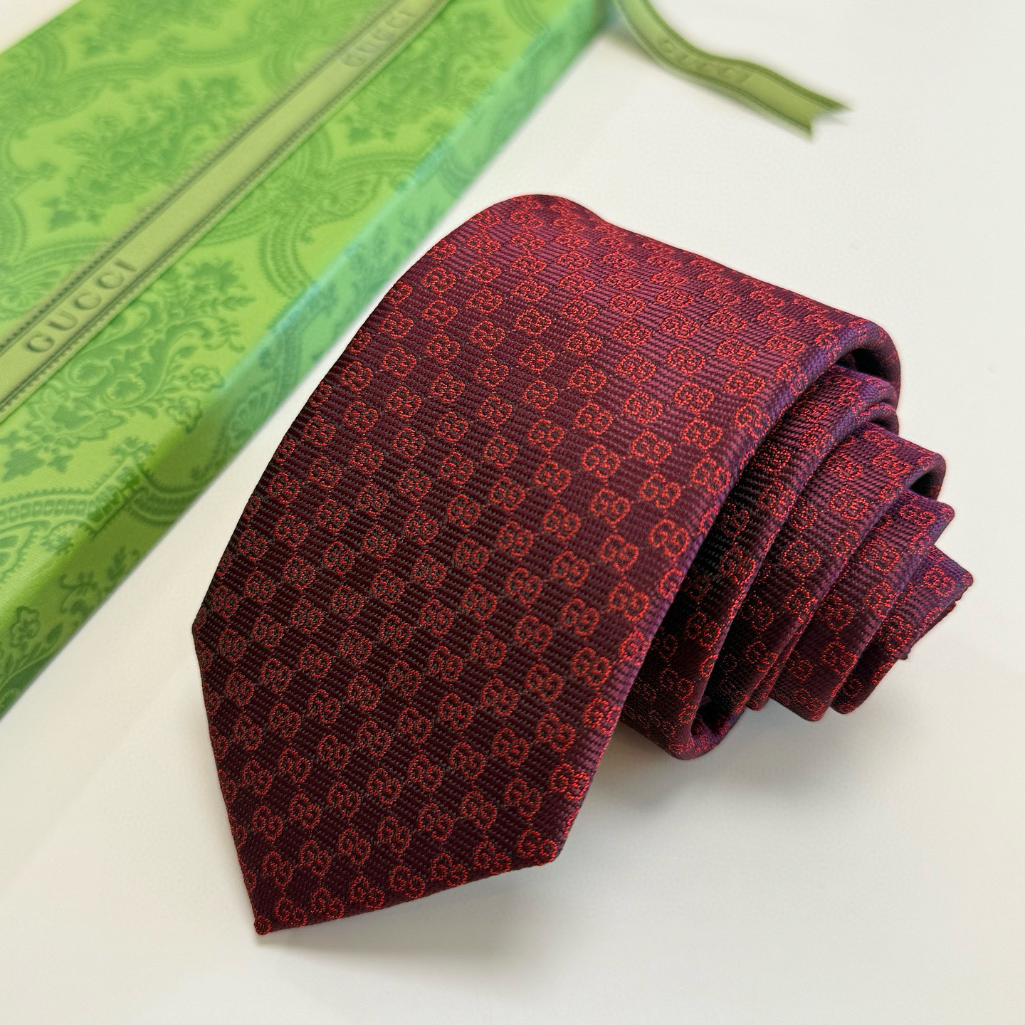 特价P官方同步古奇男款领带【双GG领带】👔👔，稀有🐝🐝展现精湛手工与时尚优雅的理想选择，这款领带将标志性
