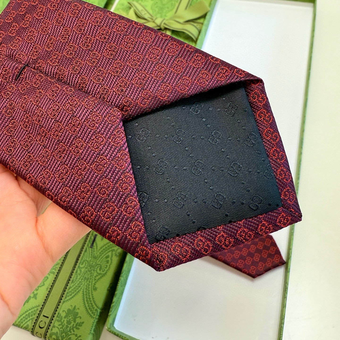 特价P官方同步古奇男款领带【双GG领带】👔👔，稀有🐝🐝展现精湛手工与时尚优雅的理想选择，这款领带将标志性