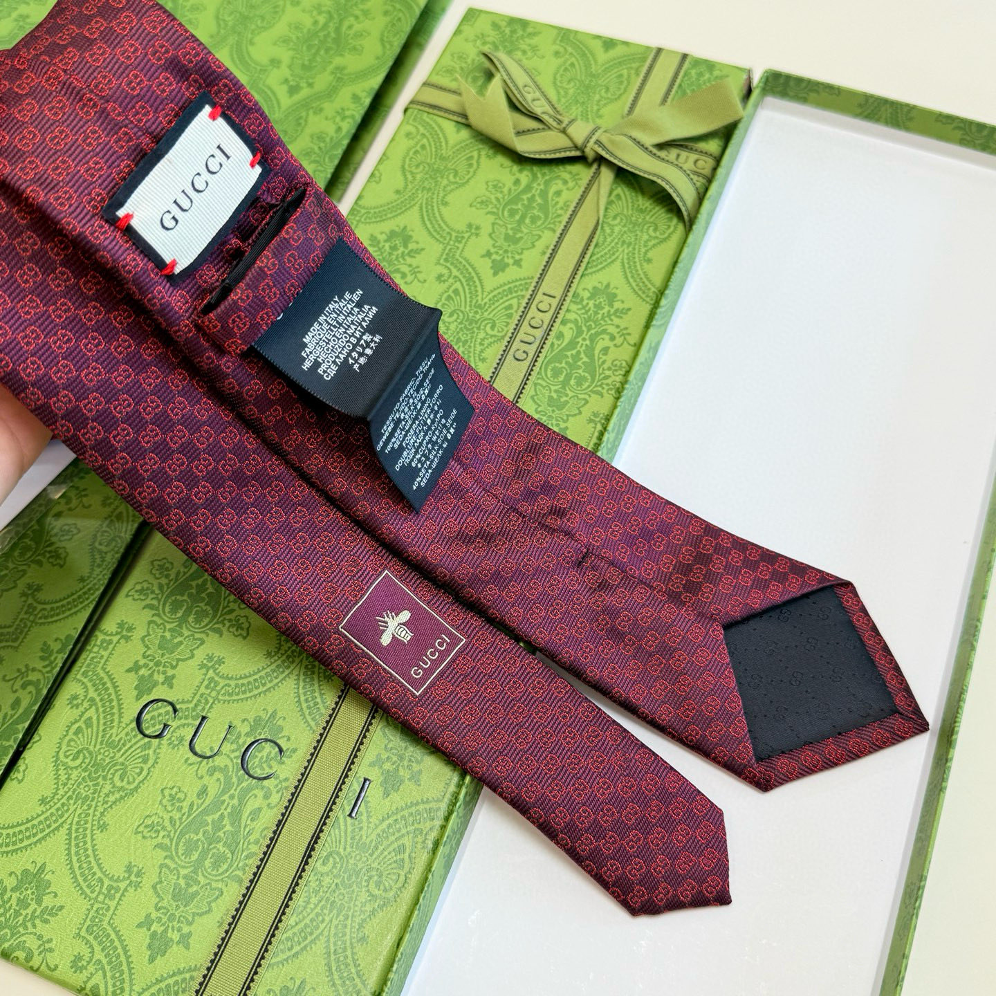 特价P官方同步古奇男款领带【双GG领带】👔👔，稀有🐝🐝展现精湛手工与时尚优雅的理想选择，这款领带将标志性