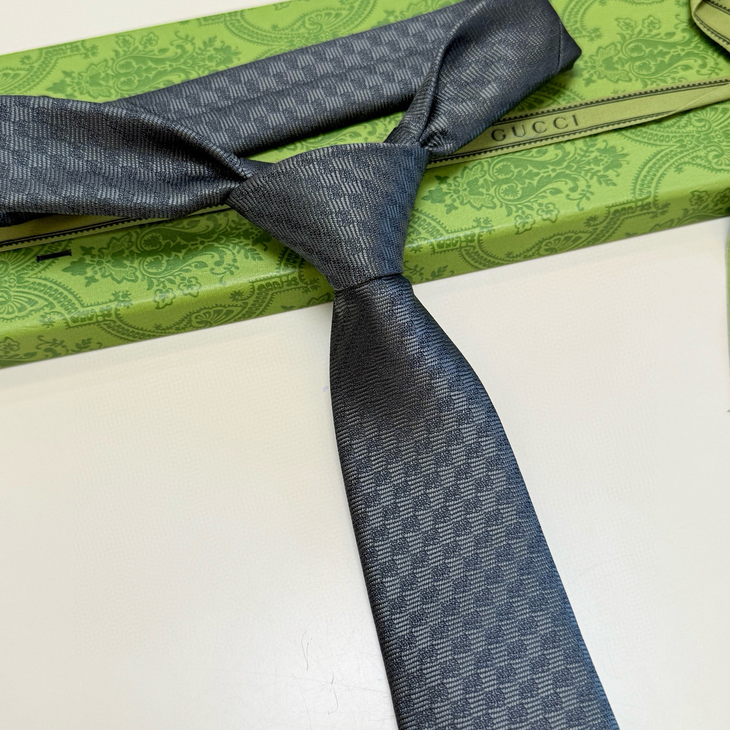 特价P官方同步古奇男款领带【双GG领带】👔👔，稀有🐝🐝展现精湛手工与时尚优雅的理想选择，这款领带将标志性